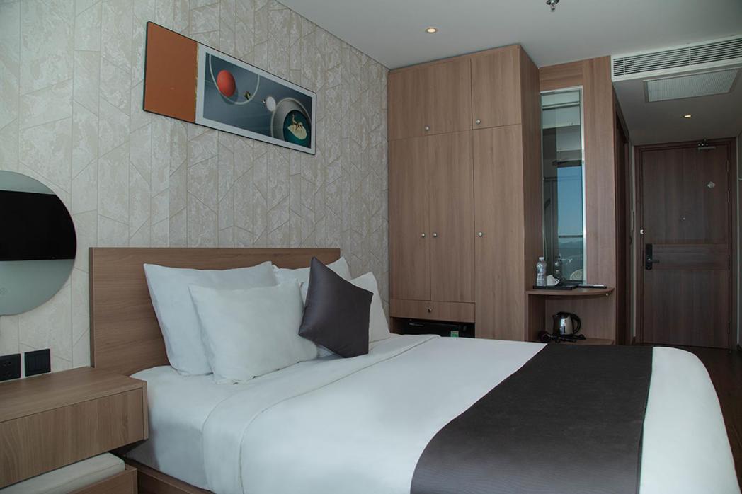 Standard King Room photo 3