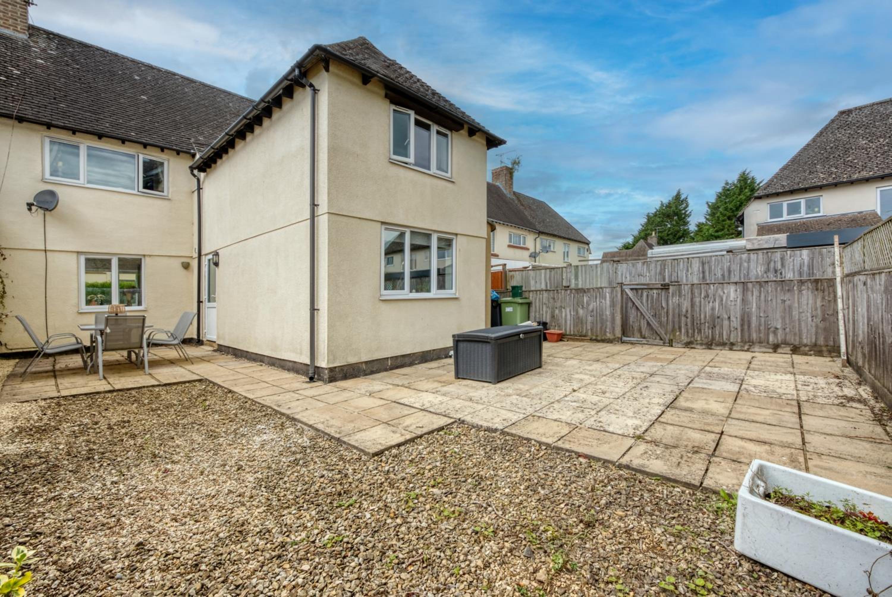 Five-Bedroom House photo 2