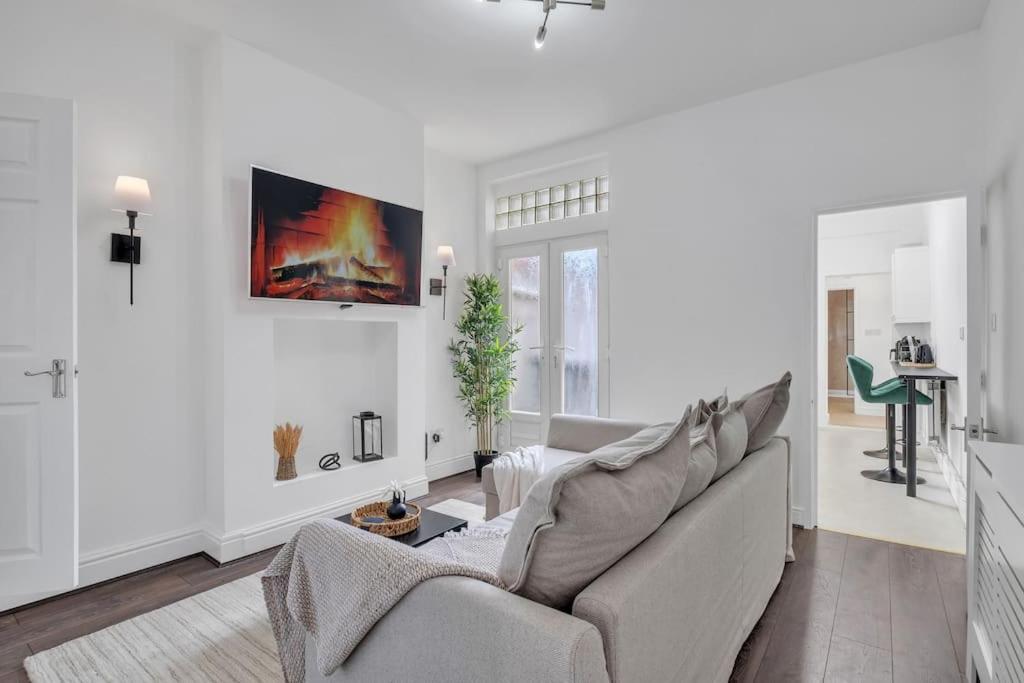 Three-Bedroom House photo 1