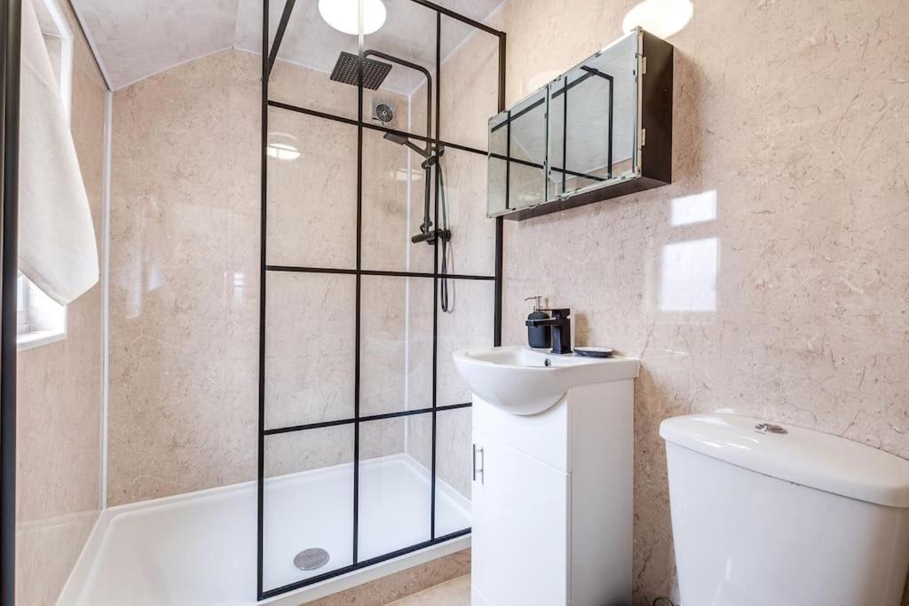 Three-Bedroom House photo 2