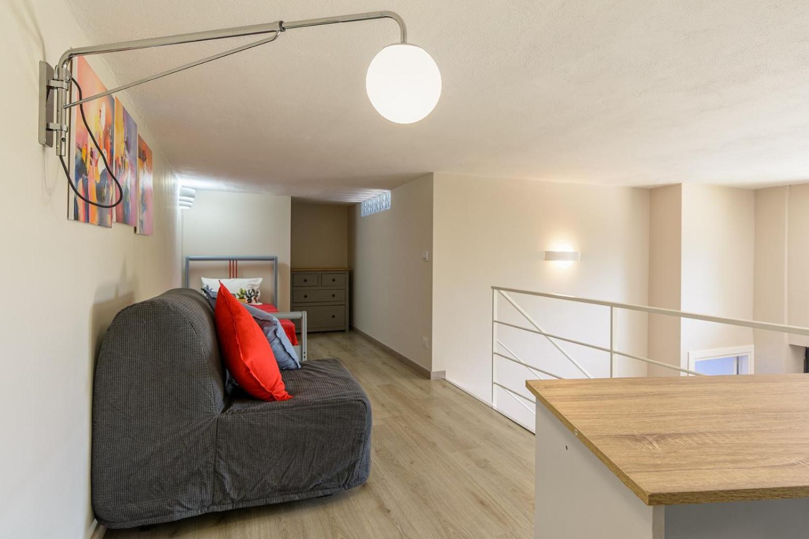 One-Bedroom Apartment photo 2