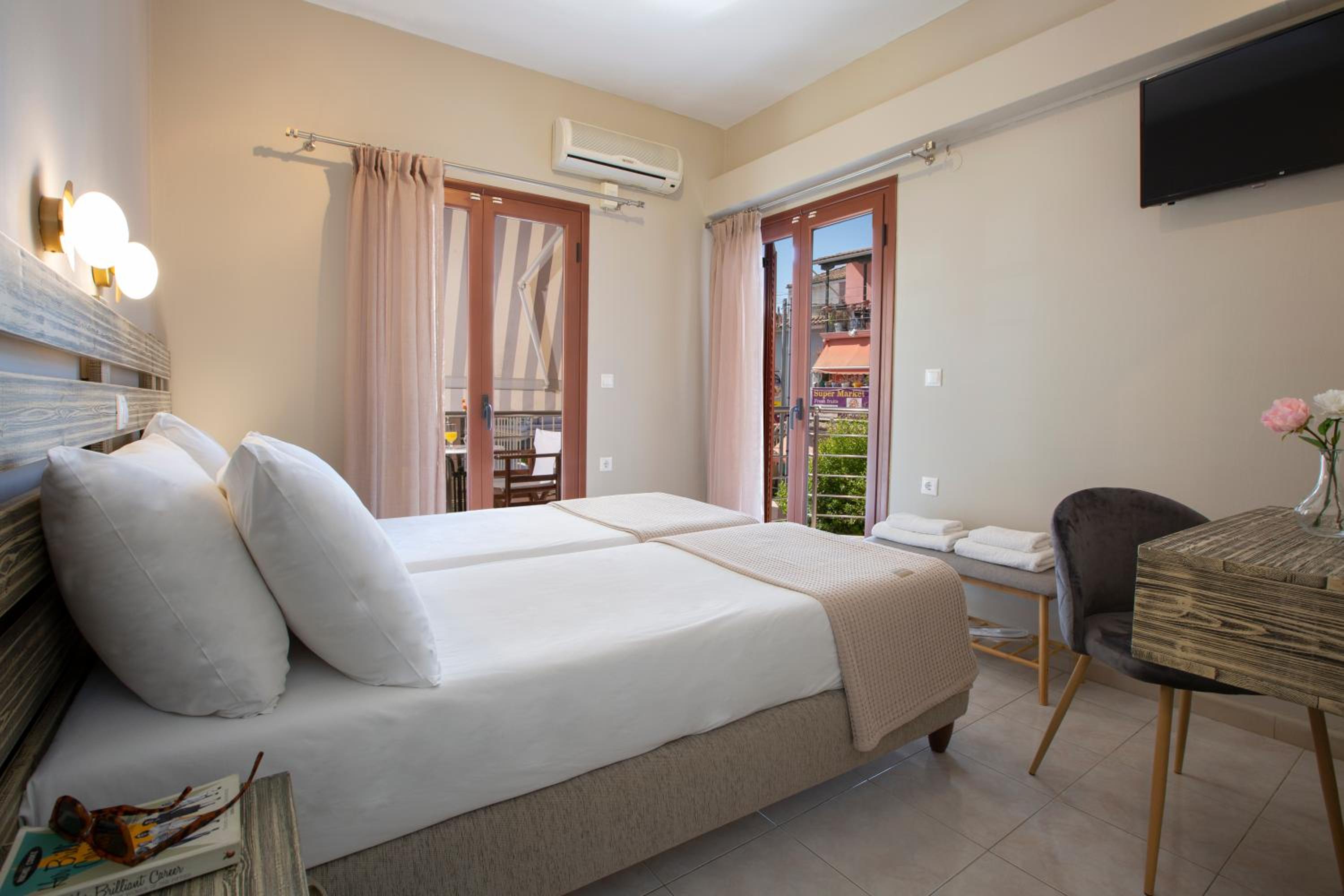 Superior Quadruple Room - Photo 6