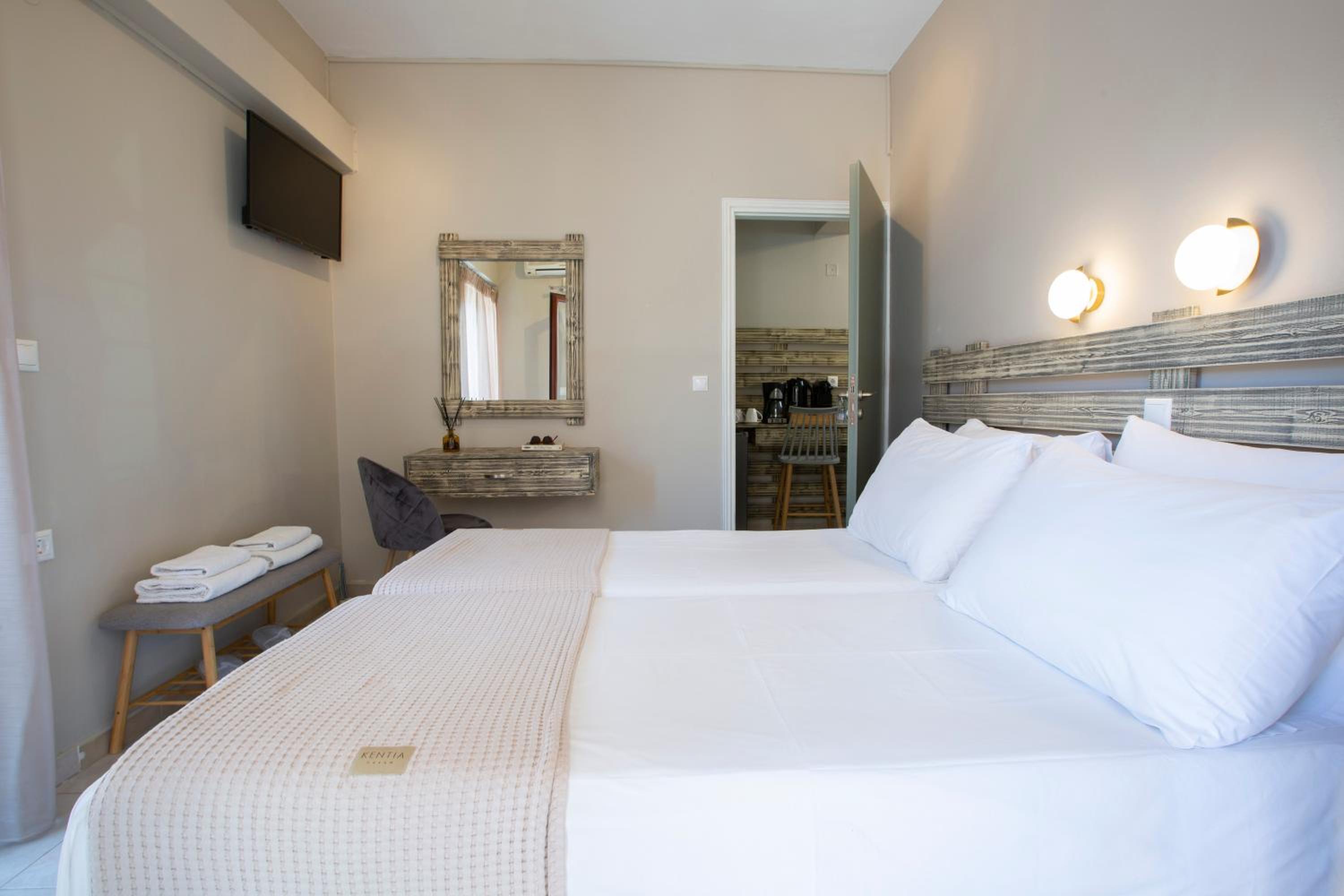 Superior Quadruple Room - Photo 7