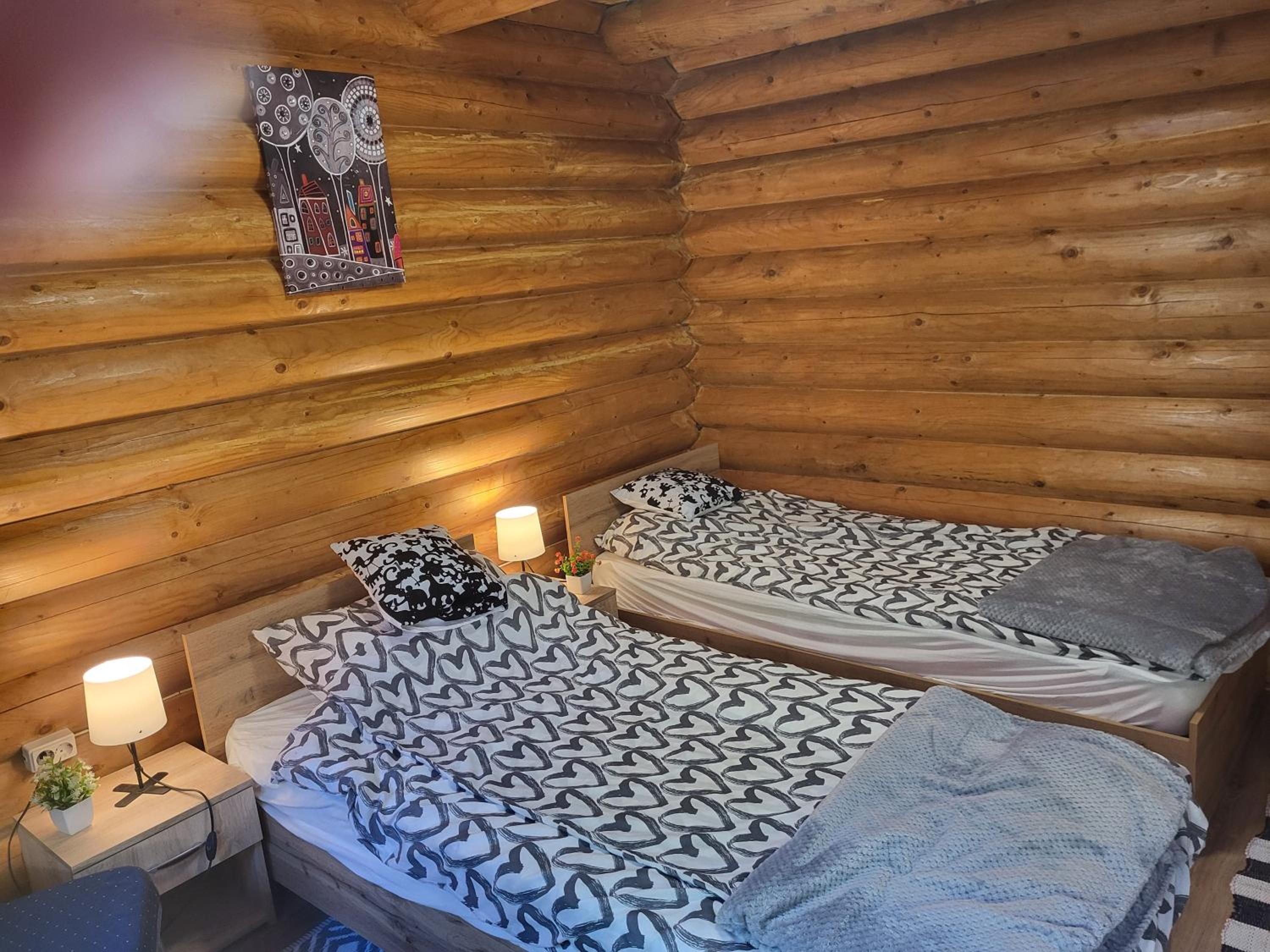 Twin Room with Private Bathroom photo 2