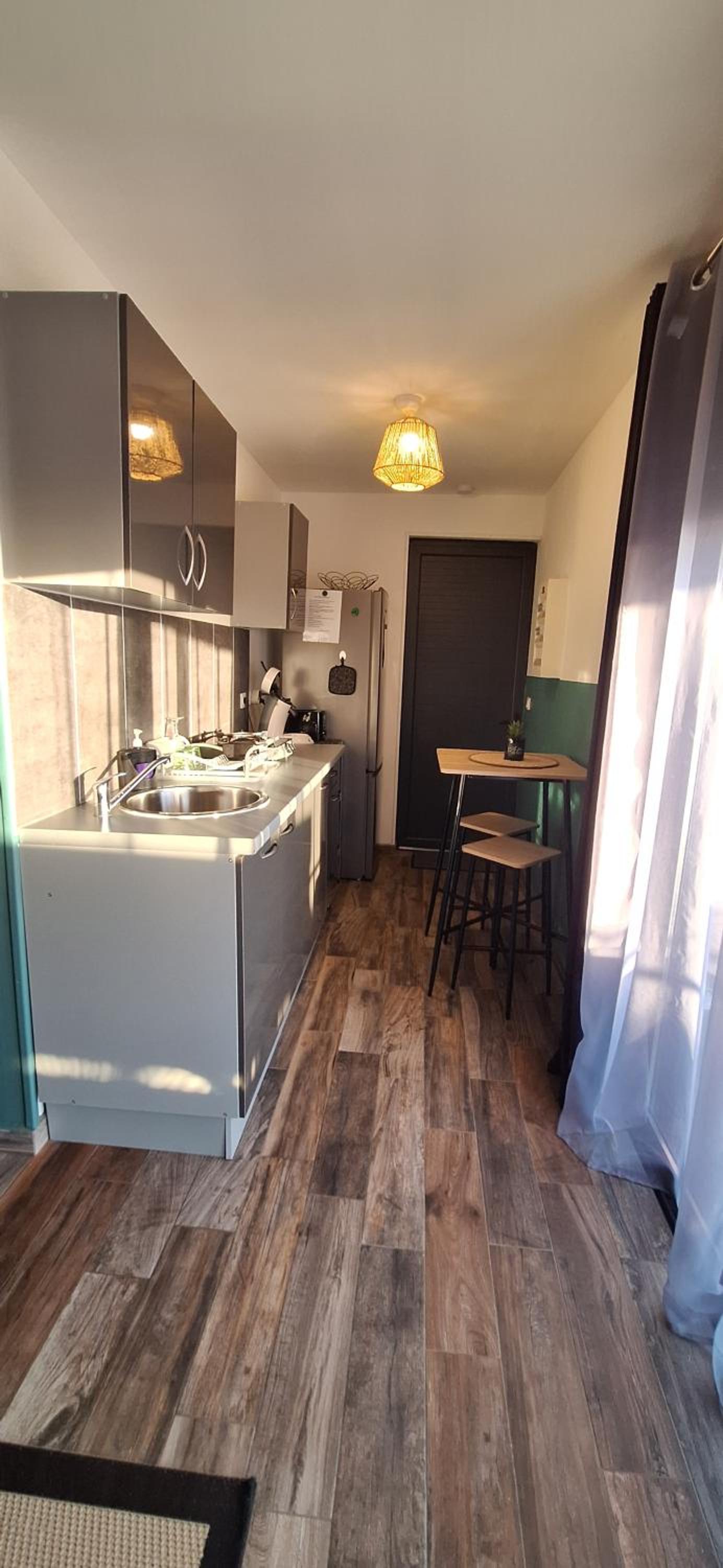 Two-Bedroom House - Photo 2