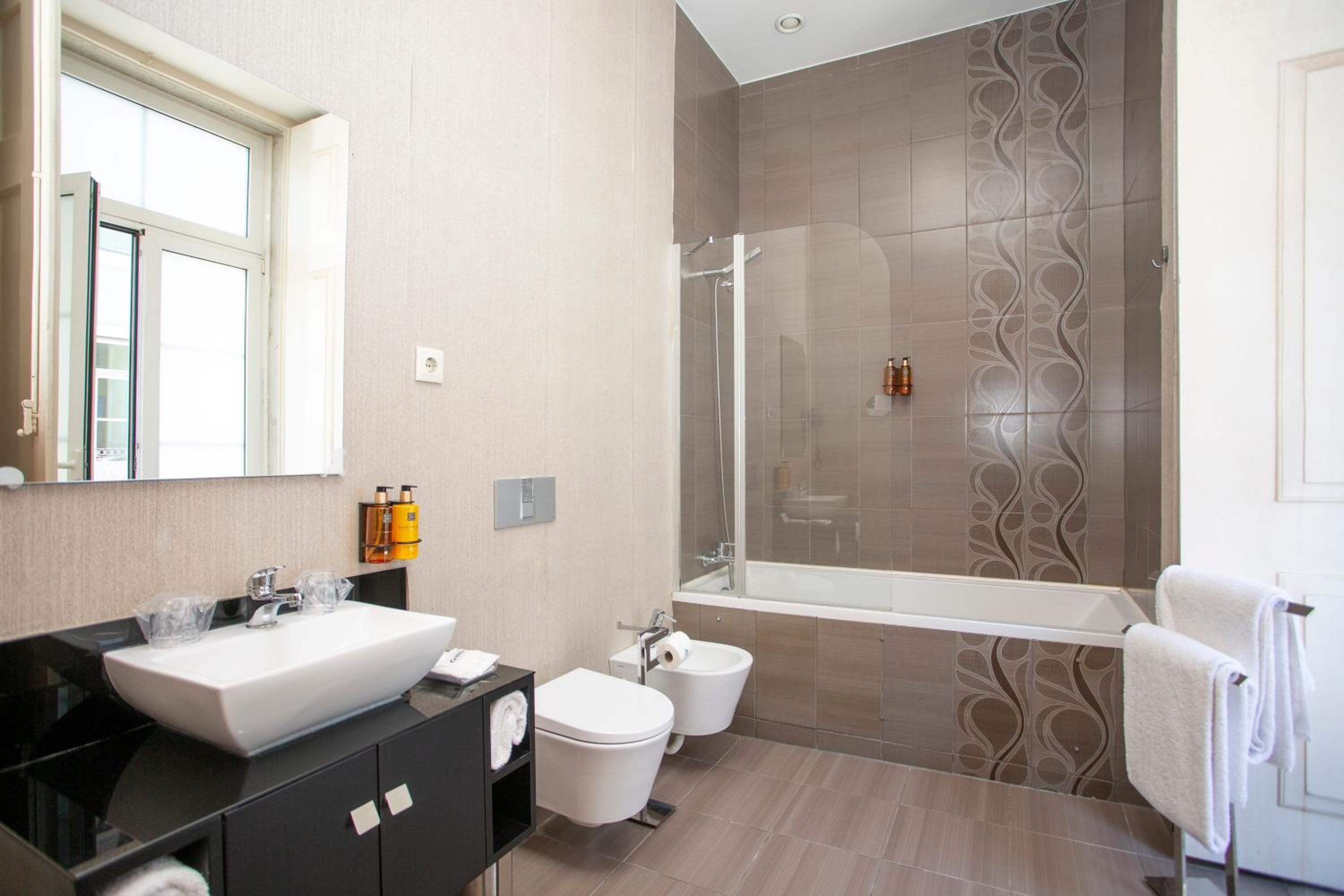 Twin Room - Photo 16