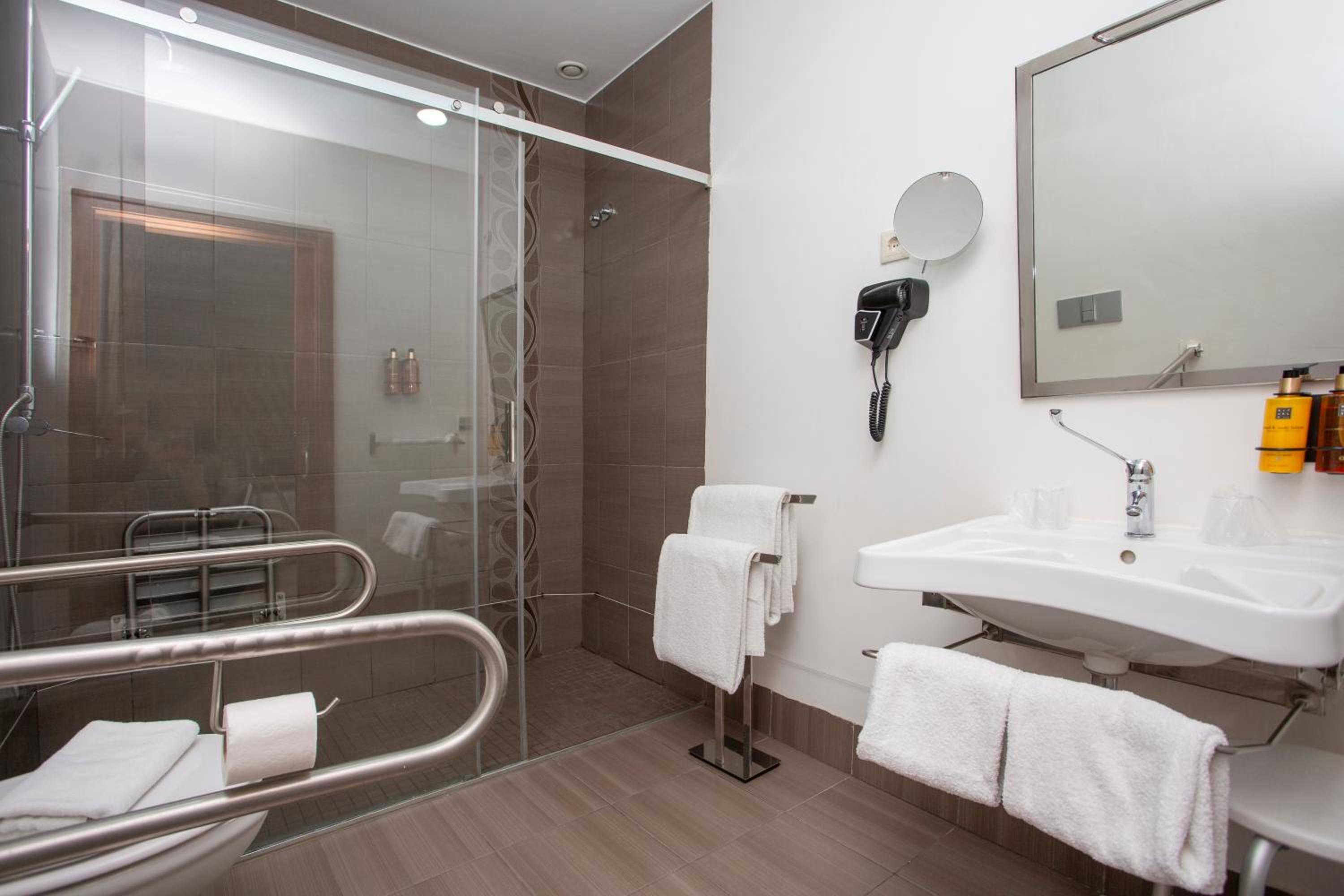 Double Room - Photo 12