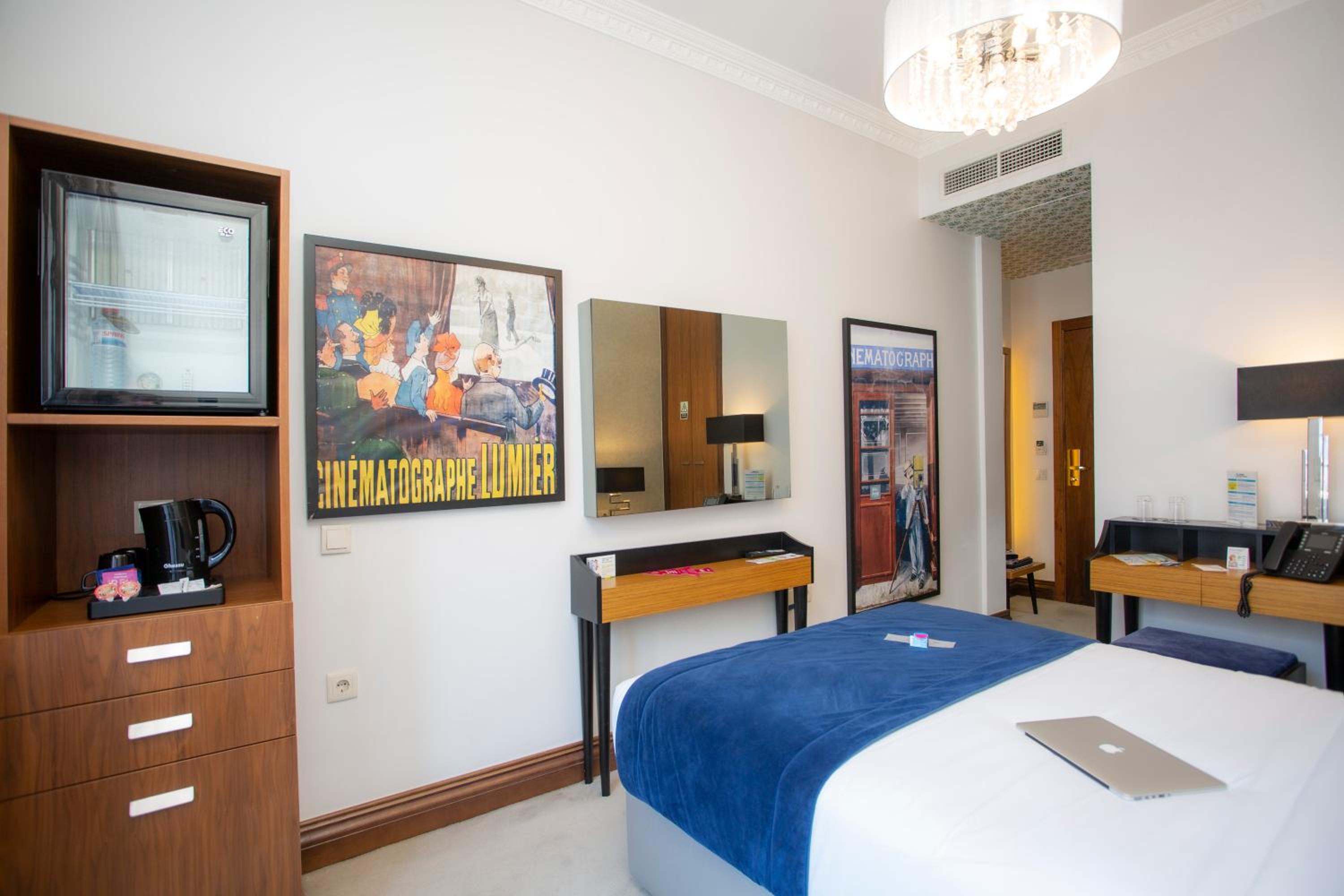 Budget Double Room - Photo 9