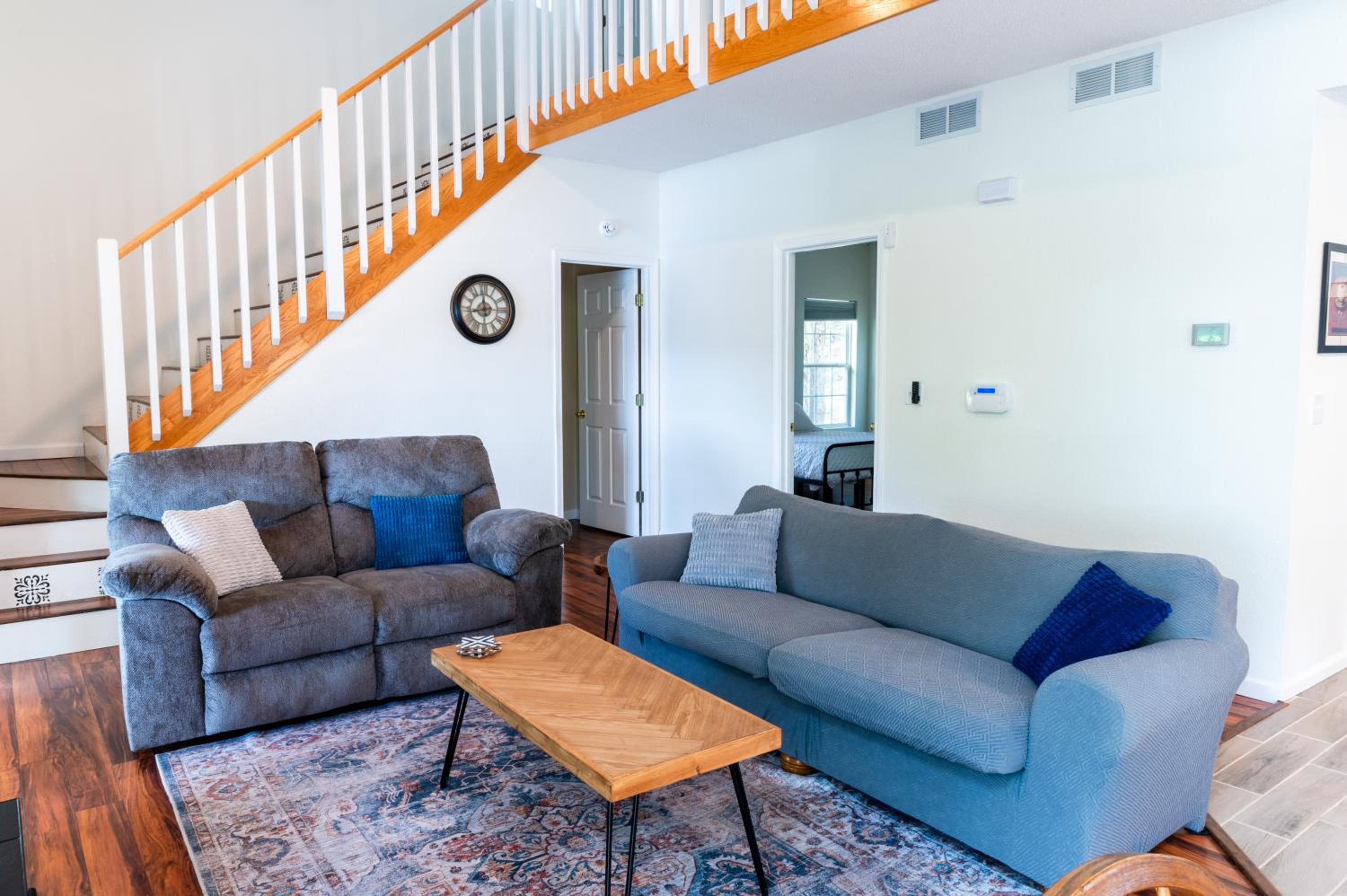 Five-Bedroom House photo 2