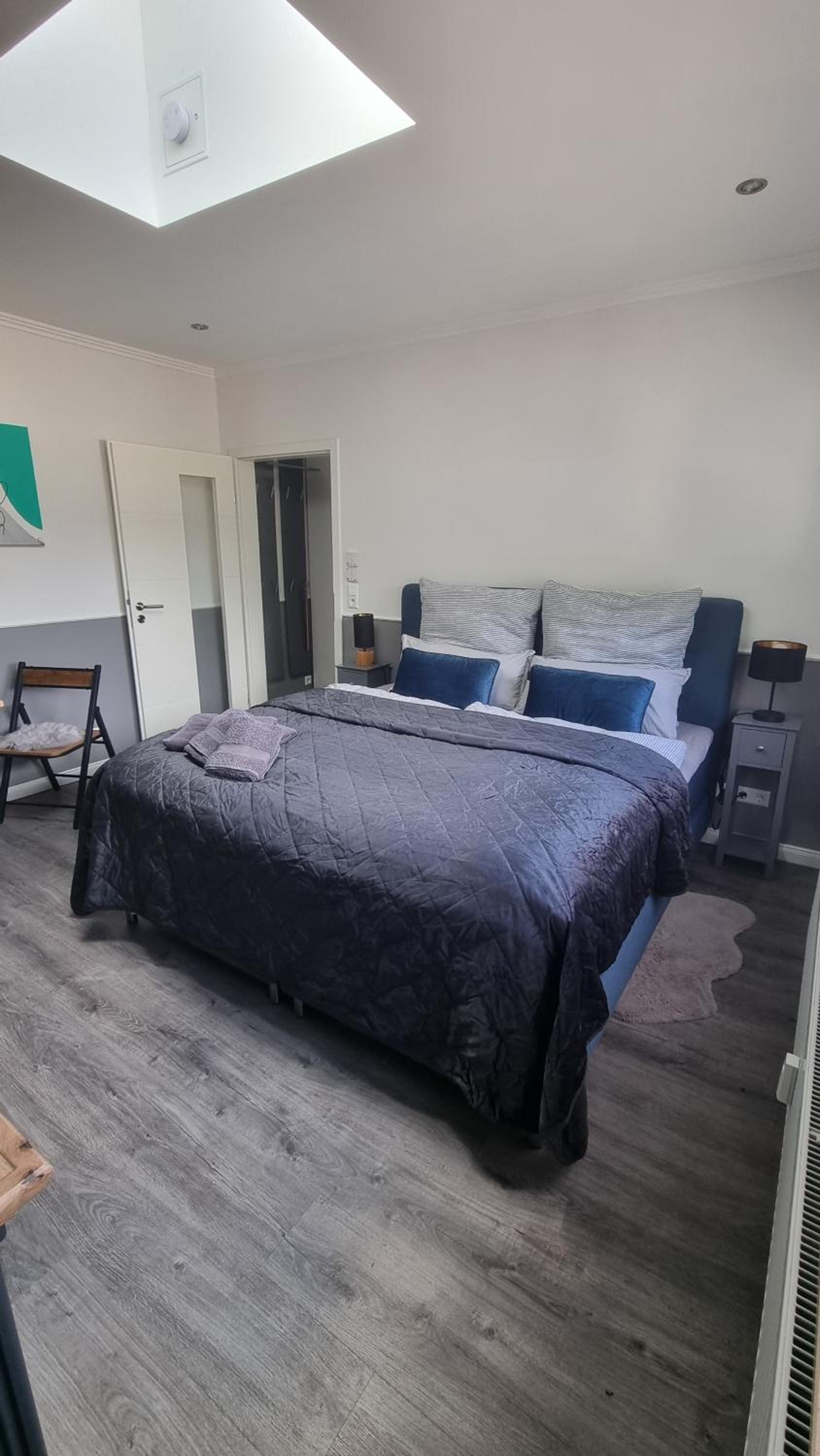 One-Bedroom Apartment photo 1