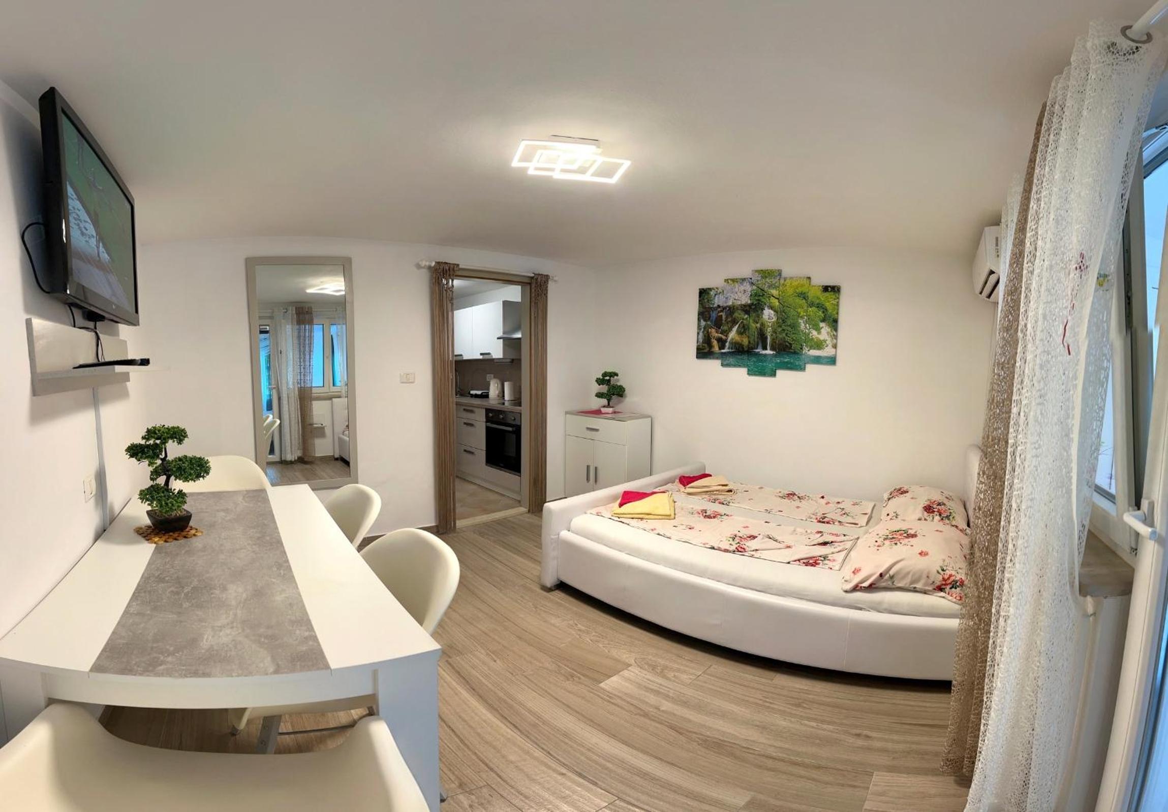 Apartment - Ground Floor - Photo 1