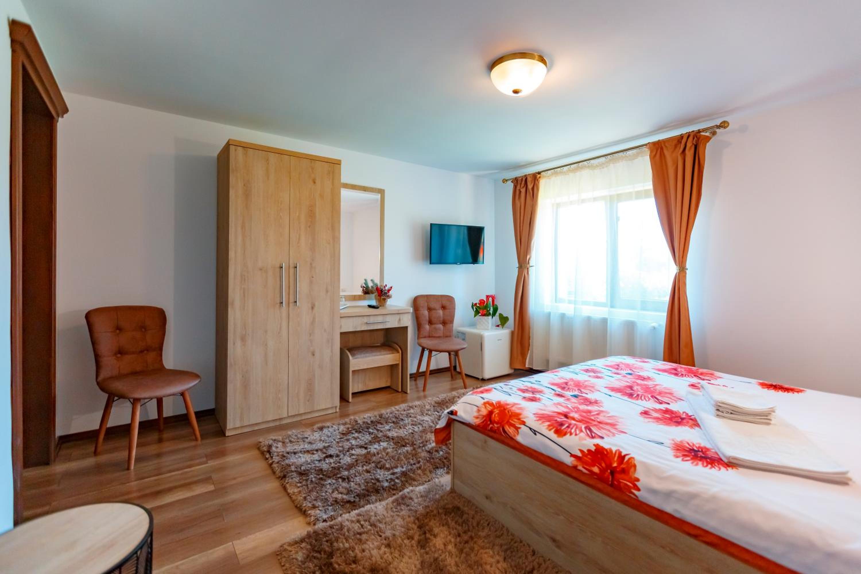 Double Room with Park View - Photo 16