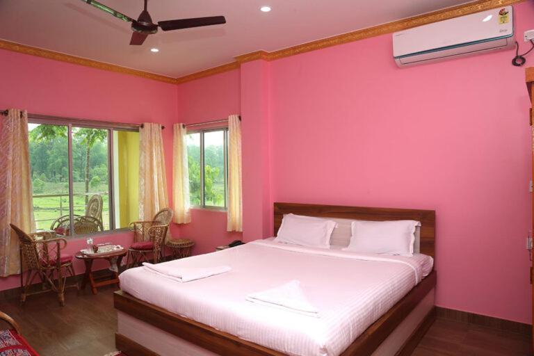 Family Room With Balcony photo 1