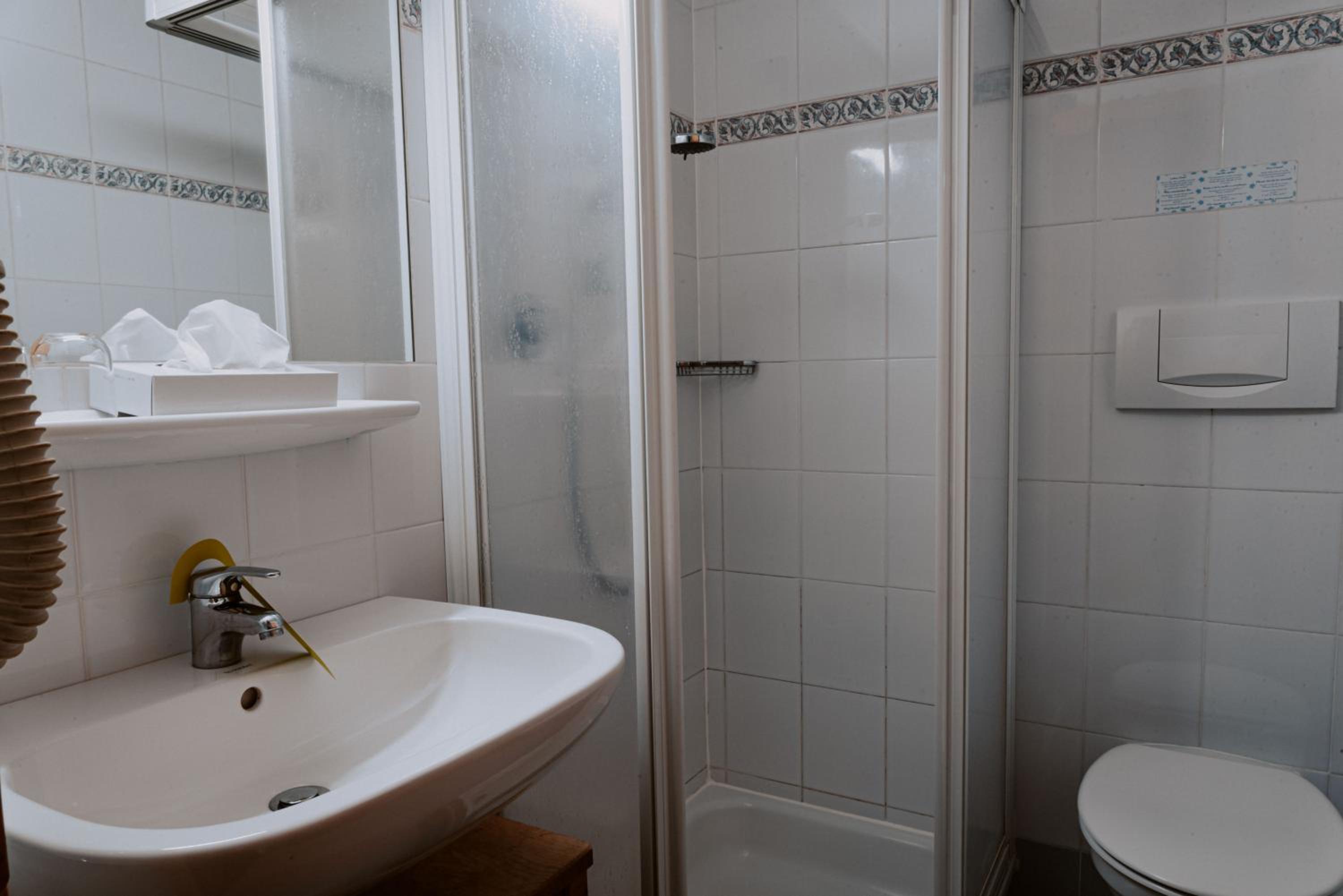 Budget Double Room photo 3