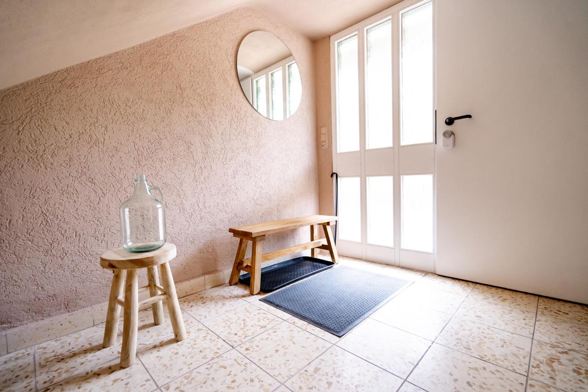 One-Bedroom Apartment with Garden View photo 2