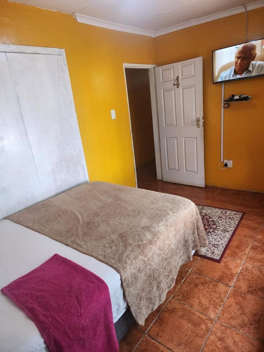 Deluxe Double Room with Shower photo 3