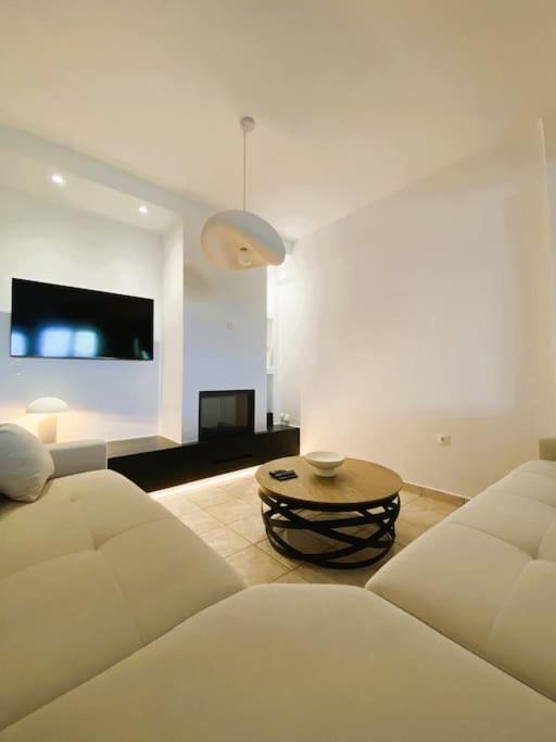 Three-Bedroom Apartment photo 1