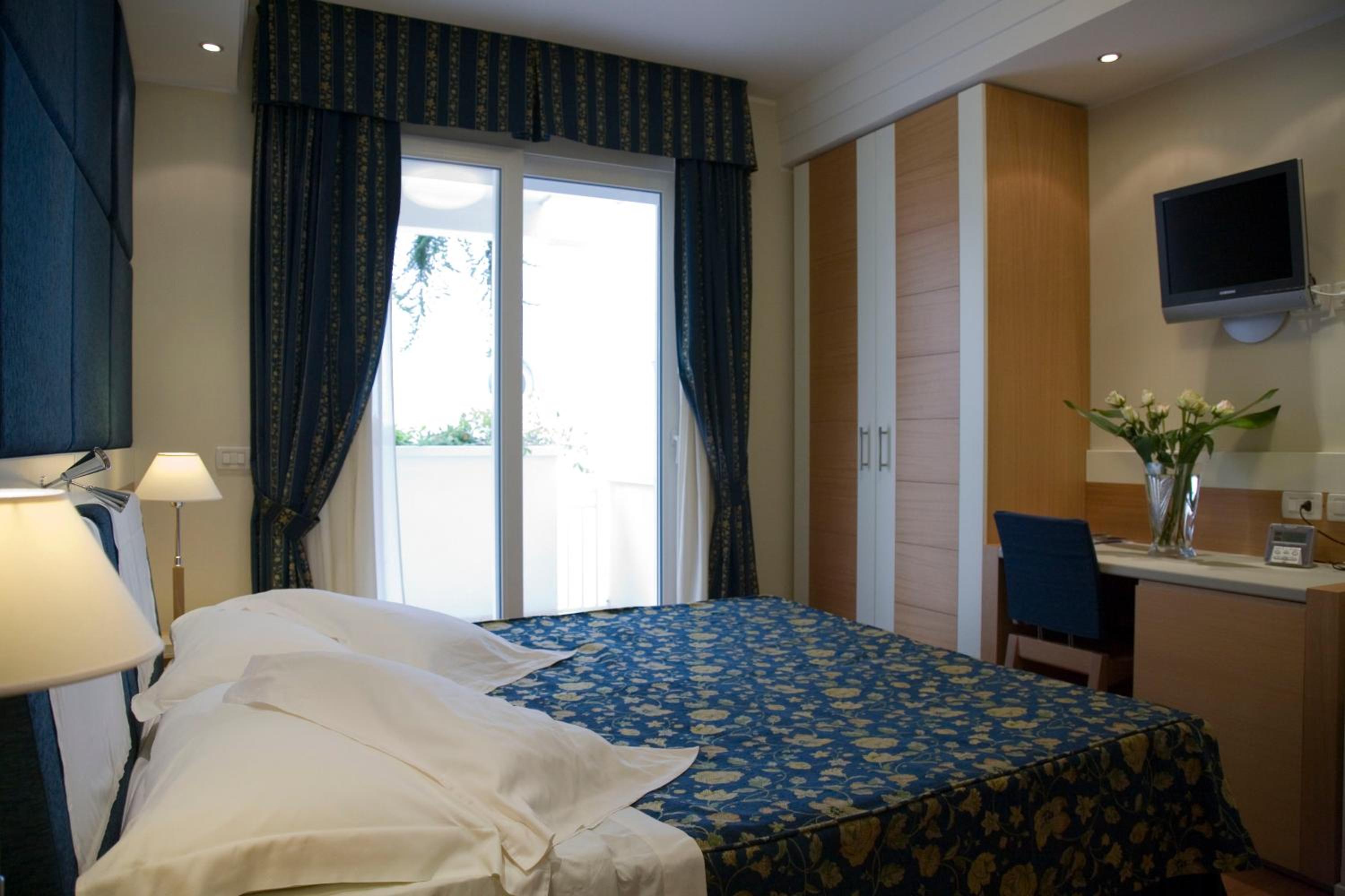 Executive One-Bedroom Apartment (2 Adults)