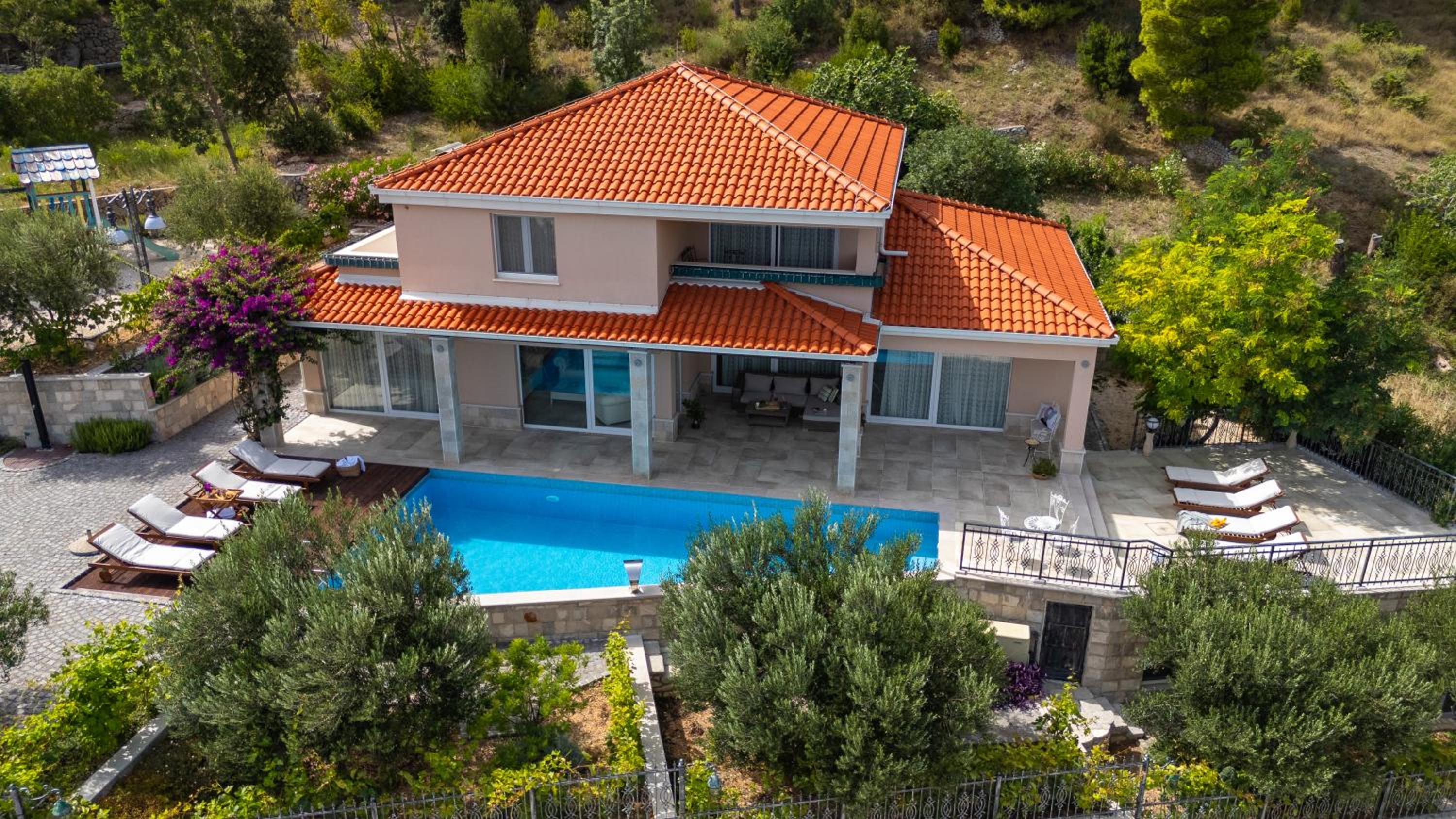 Villa photo 2