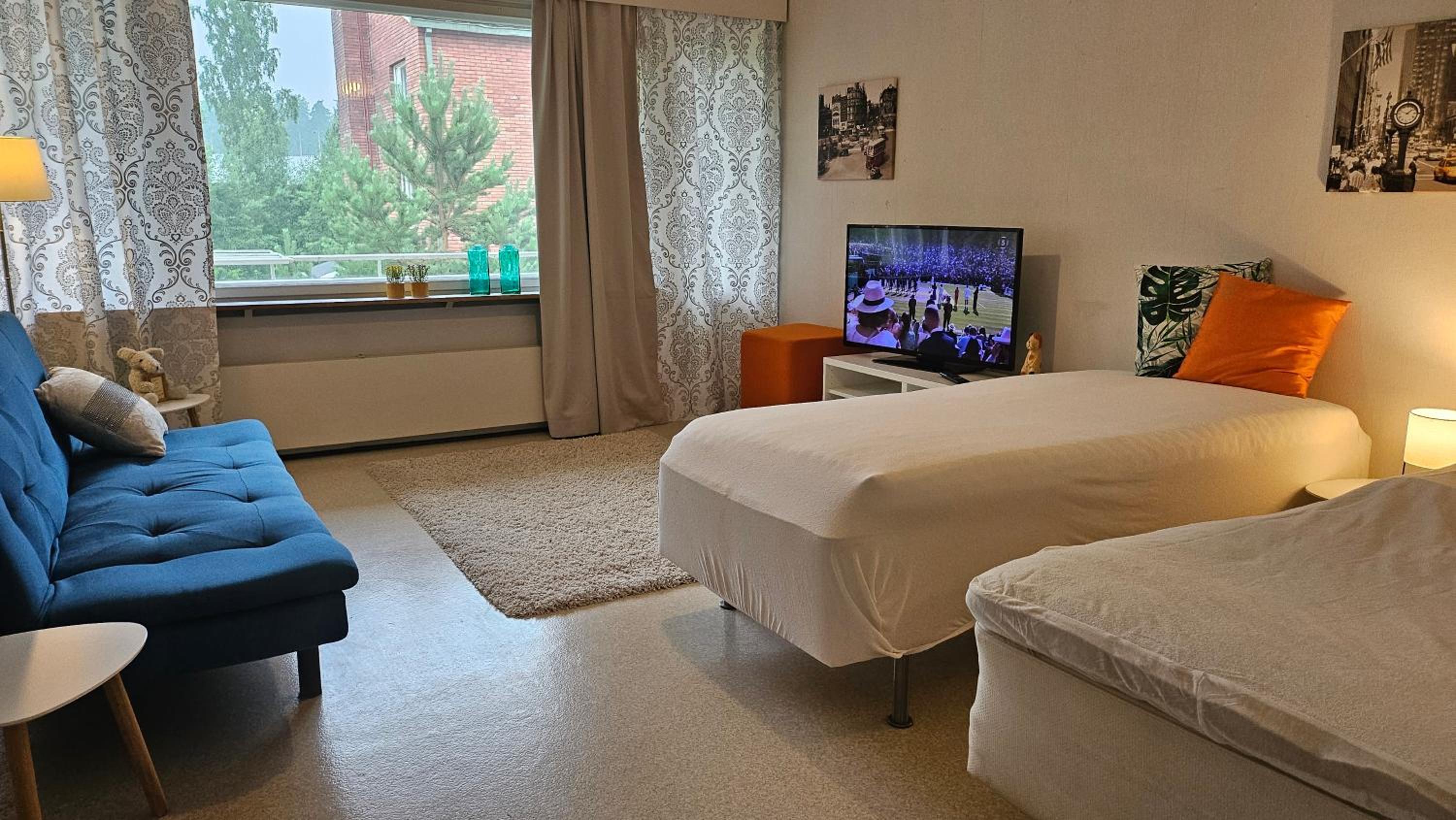 Apartment with Balcony photo 2