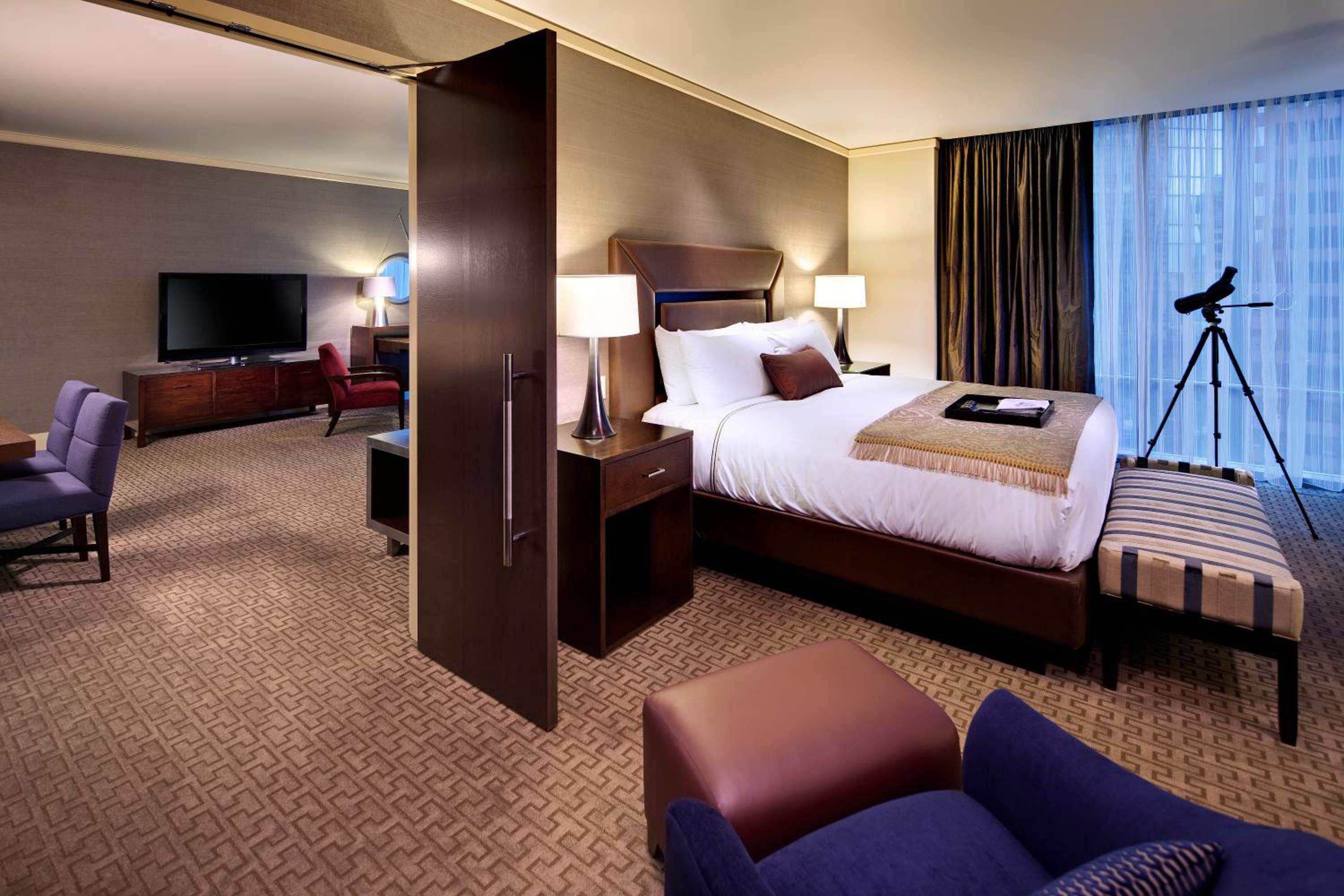 One-Bedroom King Suite - Photo 3