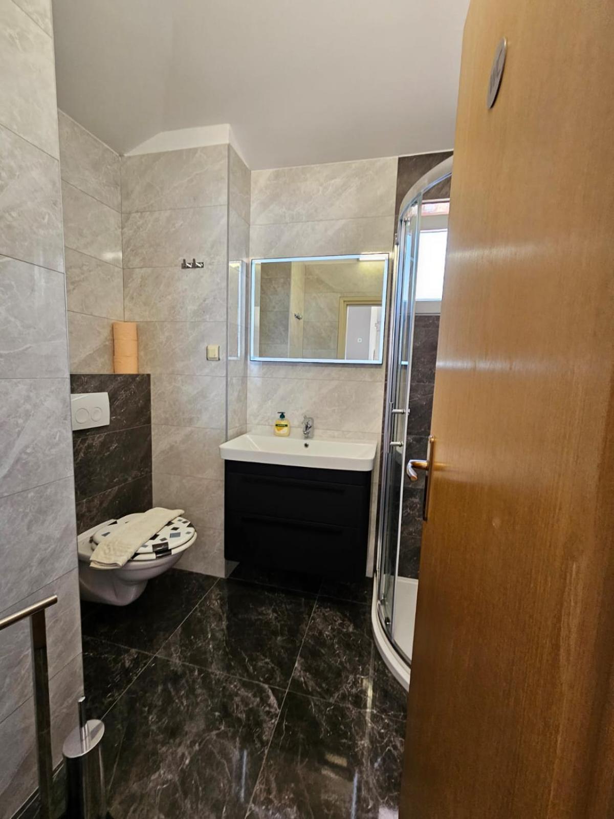 One-Bedroom Apartment with Terrace and Sea View - Photo 19