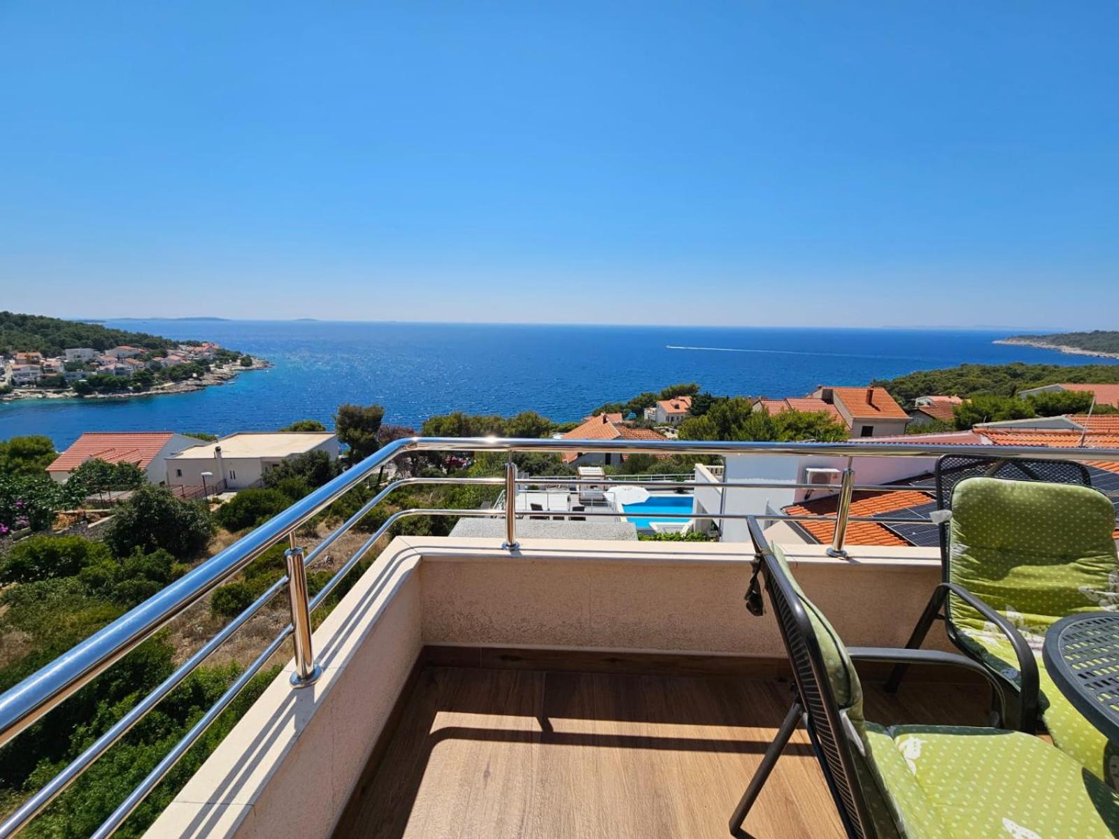 One-Bedroom Apartment with Terrace and Sea View - Photo 16
