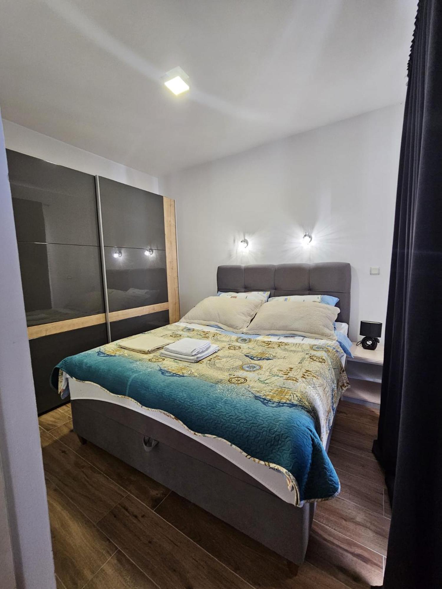 Two-Bedroom Apartment with Terrace and Sea View - Photo 24