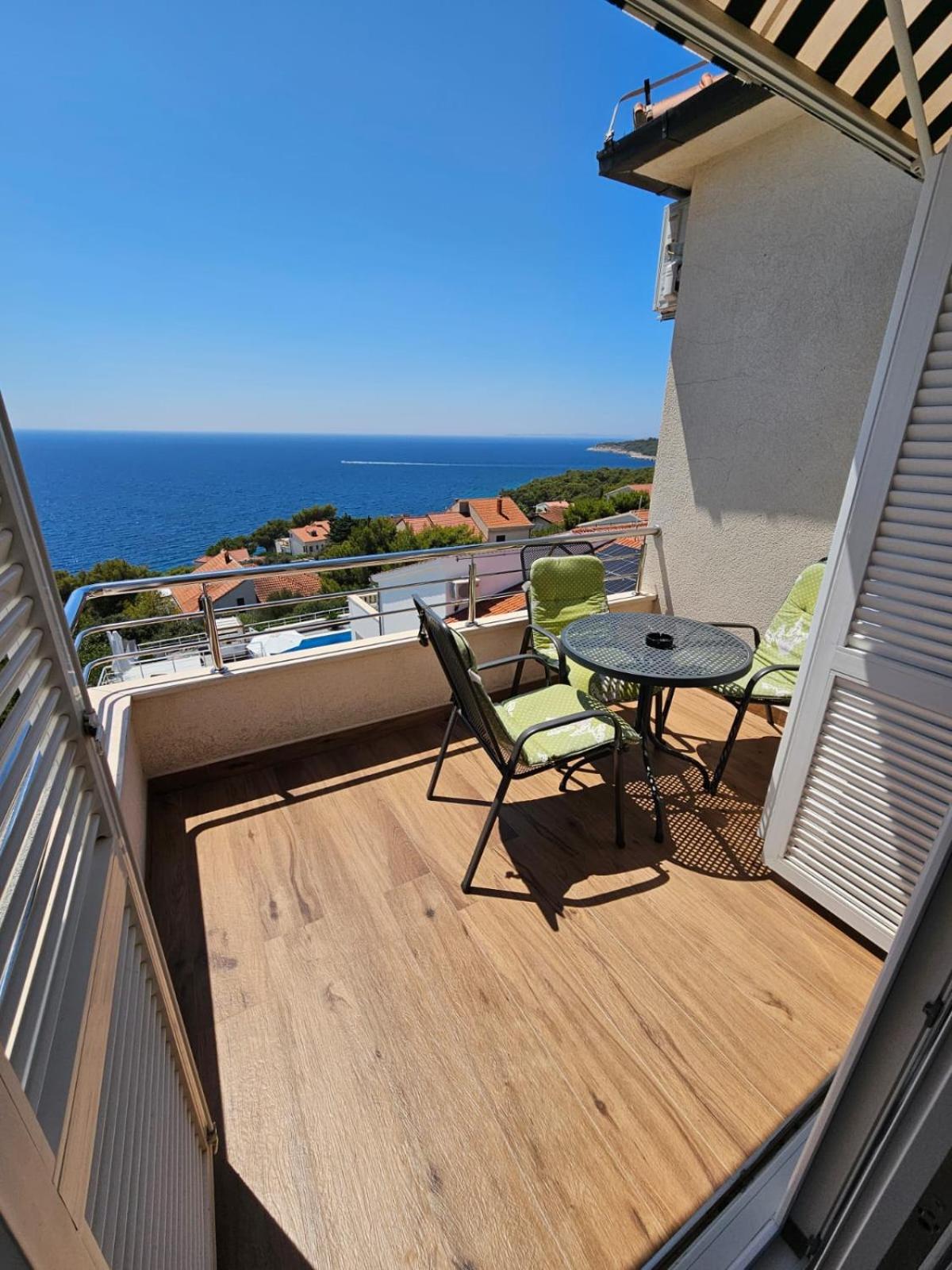 One-Bedroom Apartment with Terrace and Sea View - Photo 15