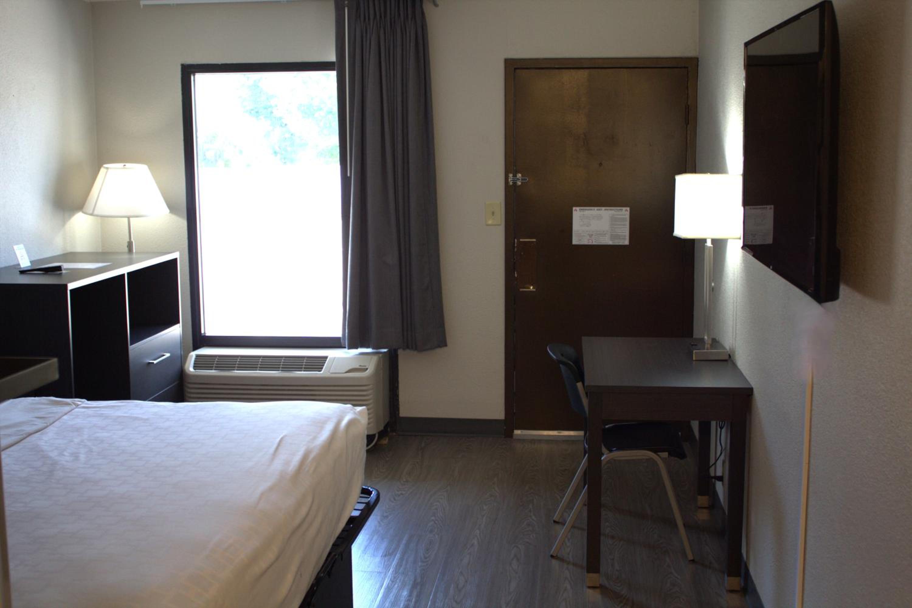 King Suite - Accessible/Non Smoking photo 1