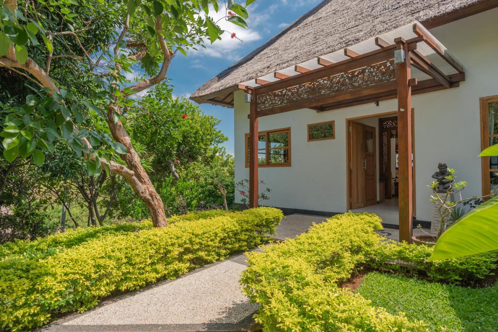 Three-Bedroom Villa photo 3