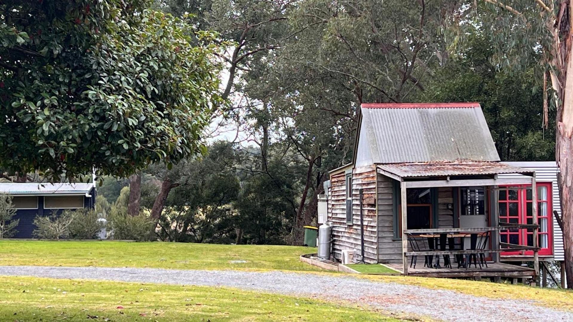 Cattlements Family Hut - Photo 2