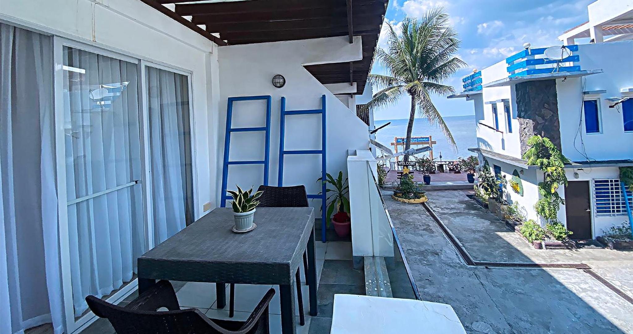 Quadruple Room with Balcony - Photo 7