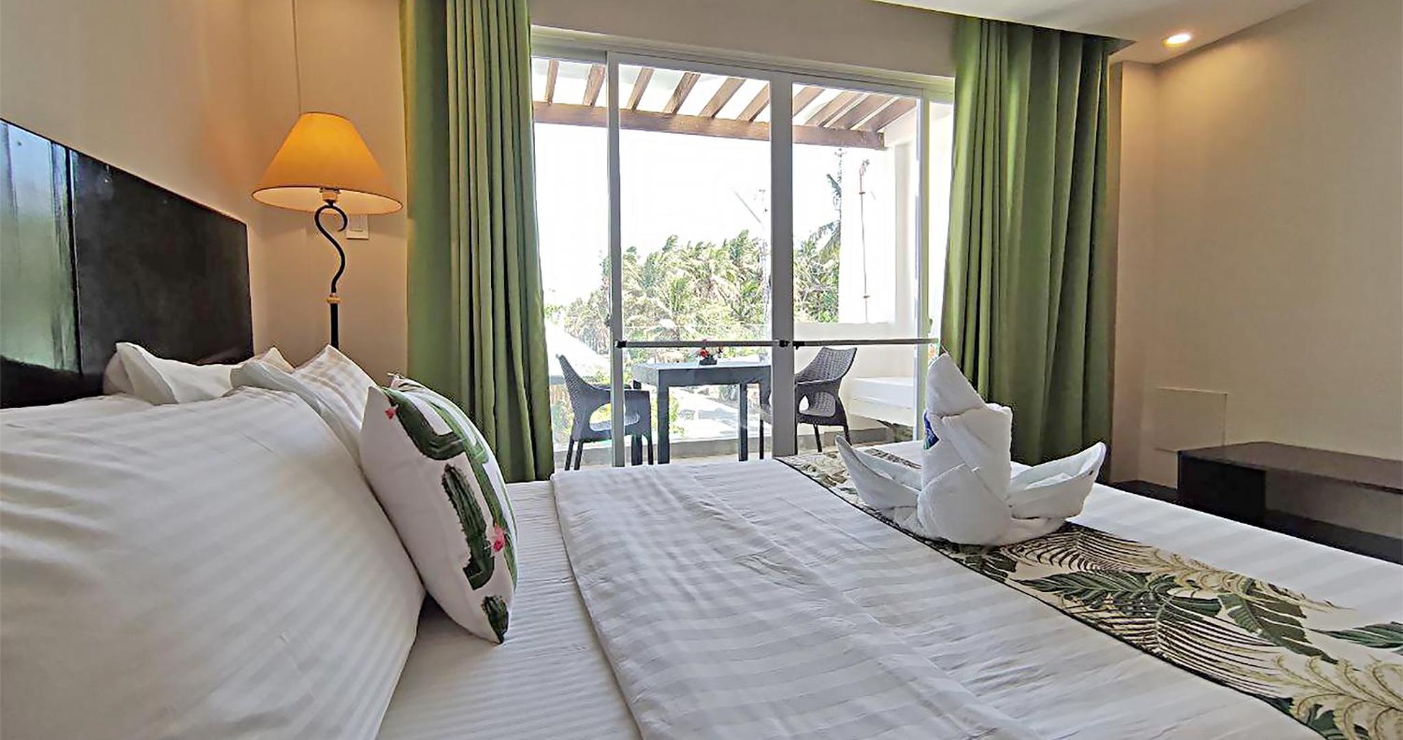Quadruple Room with Balcony - Photo 9