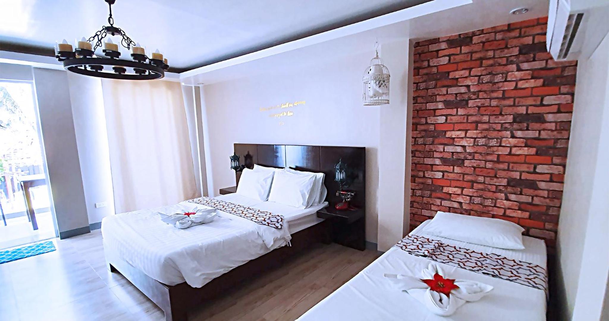 Triple Room with Balcony - Photo 1