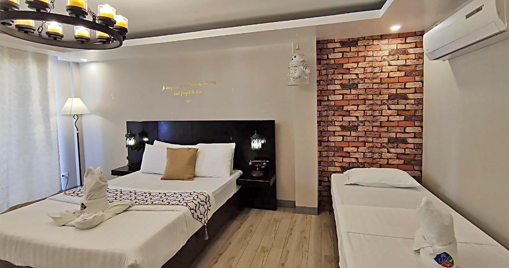 Triple Room with Balcony - Photo 3