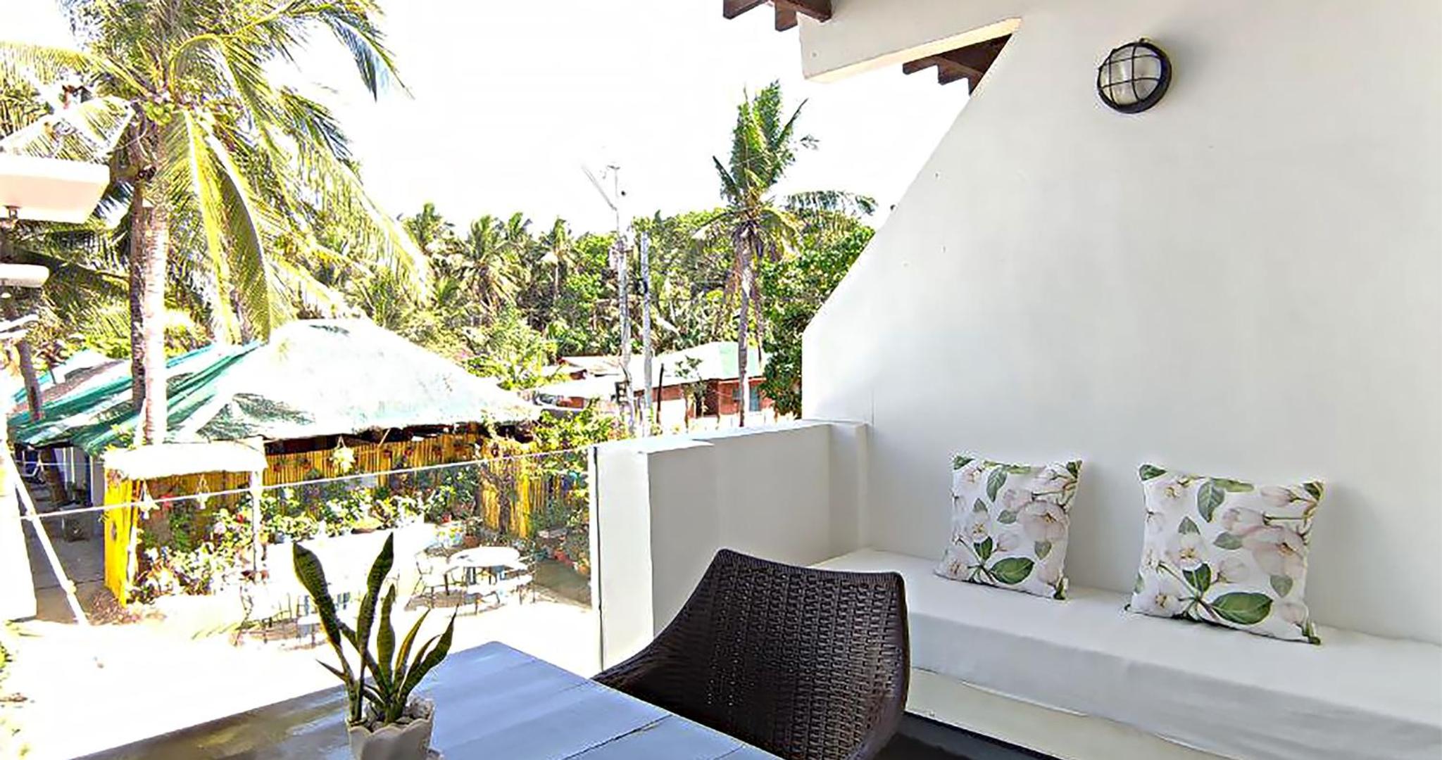 Family Room with Balcony - Photo 4