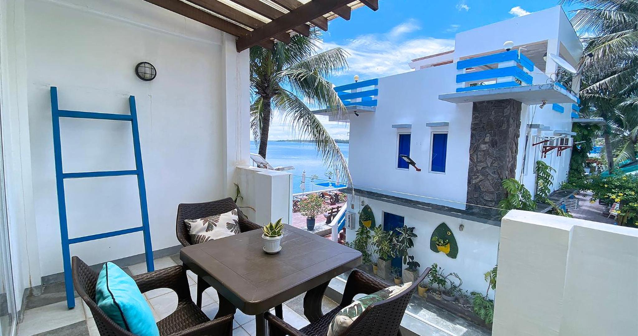 Family Room with Balcony - Photo 7