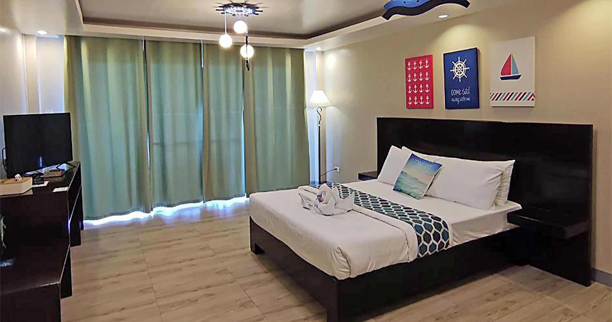 Deluxe Family Room - Photo 3