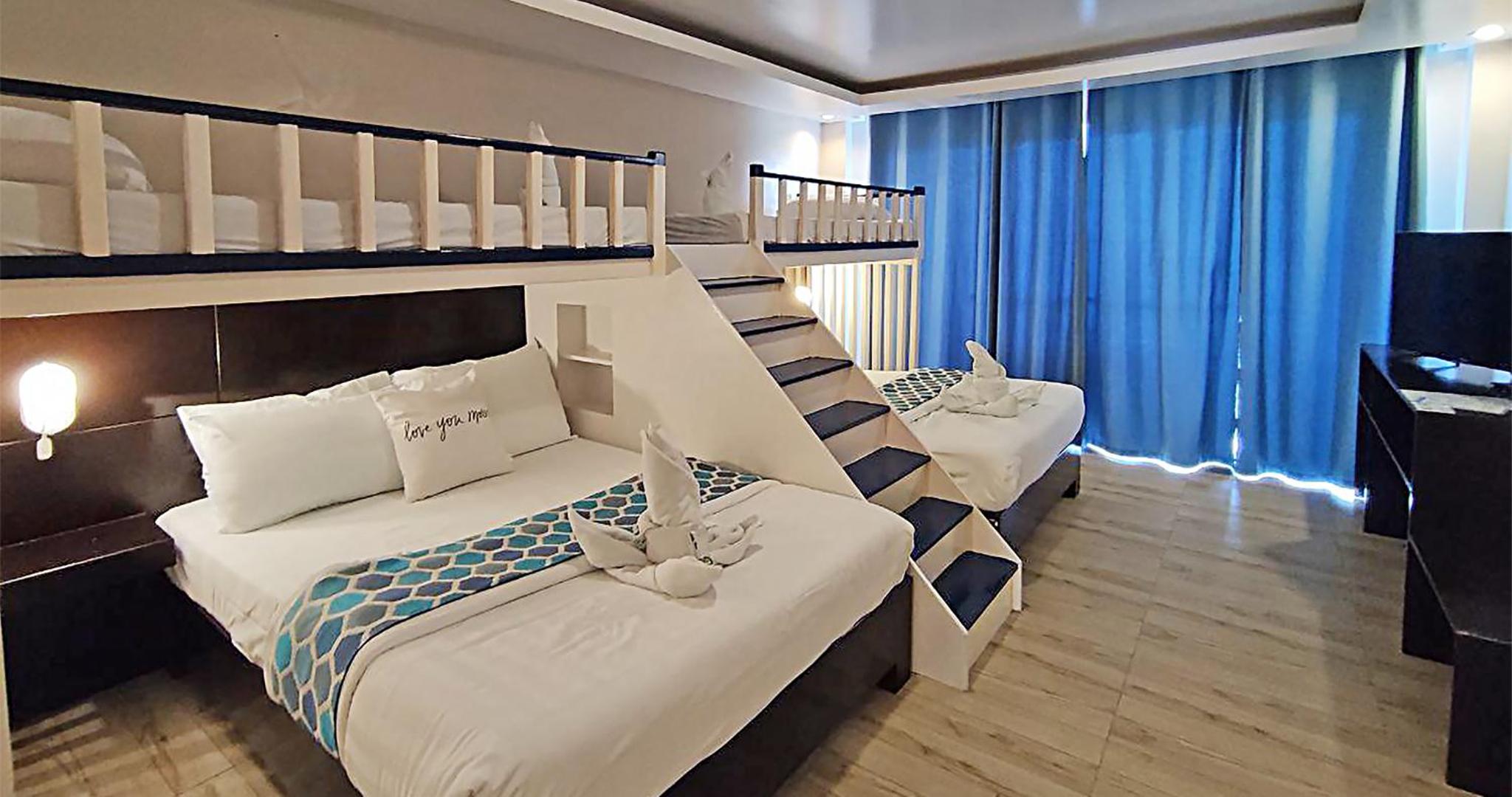 Family Suite with Balcony - Photo 1