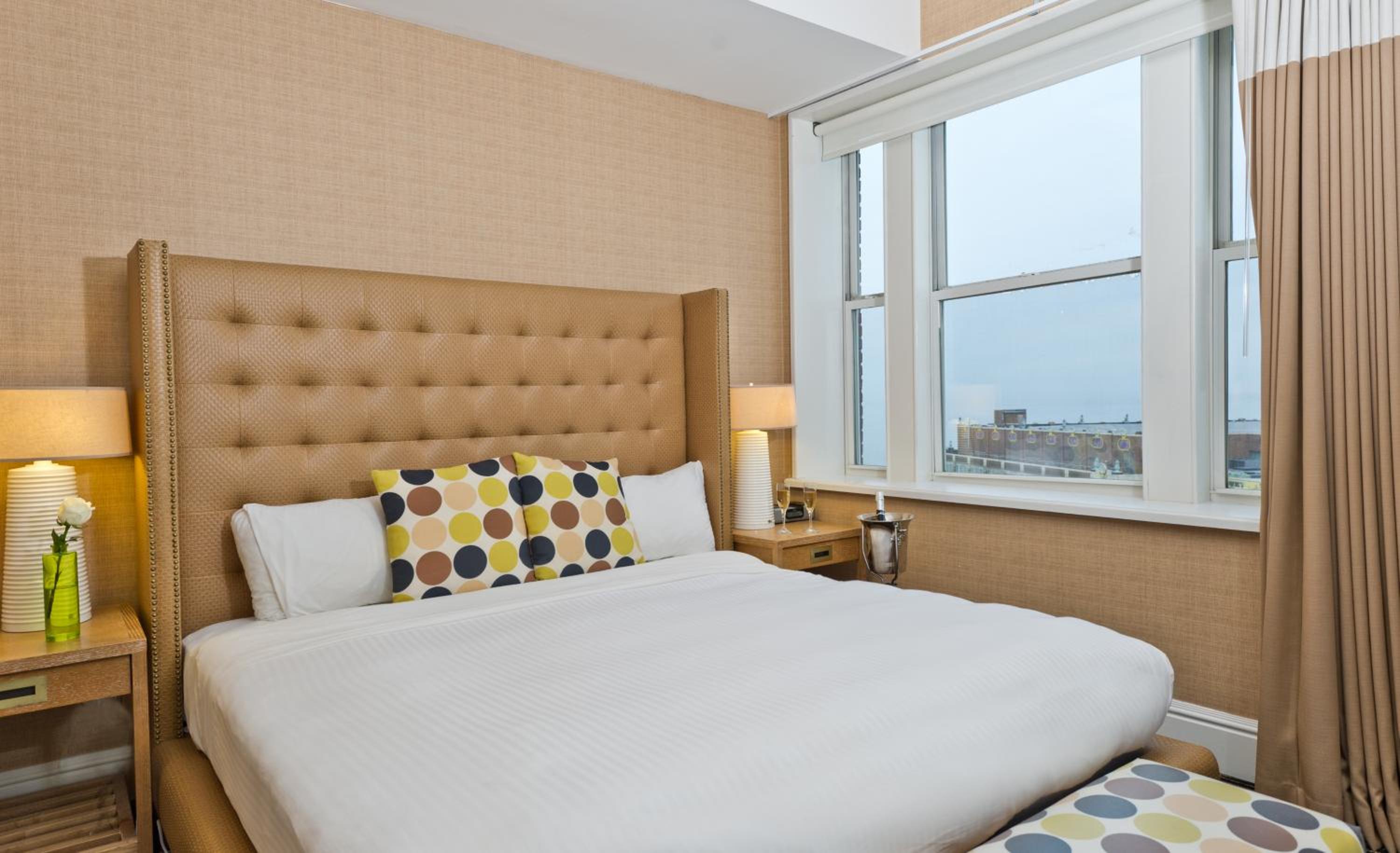 Standard King Room - Photo 5