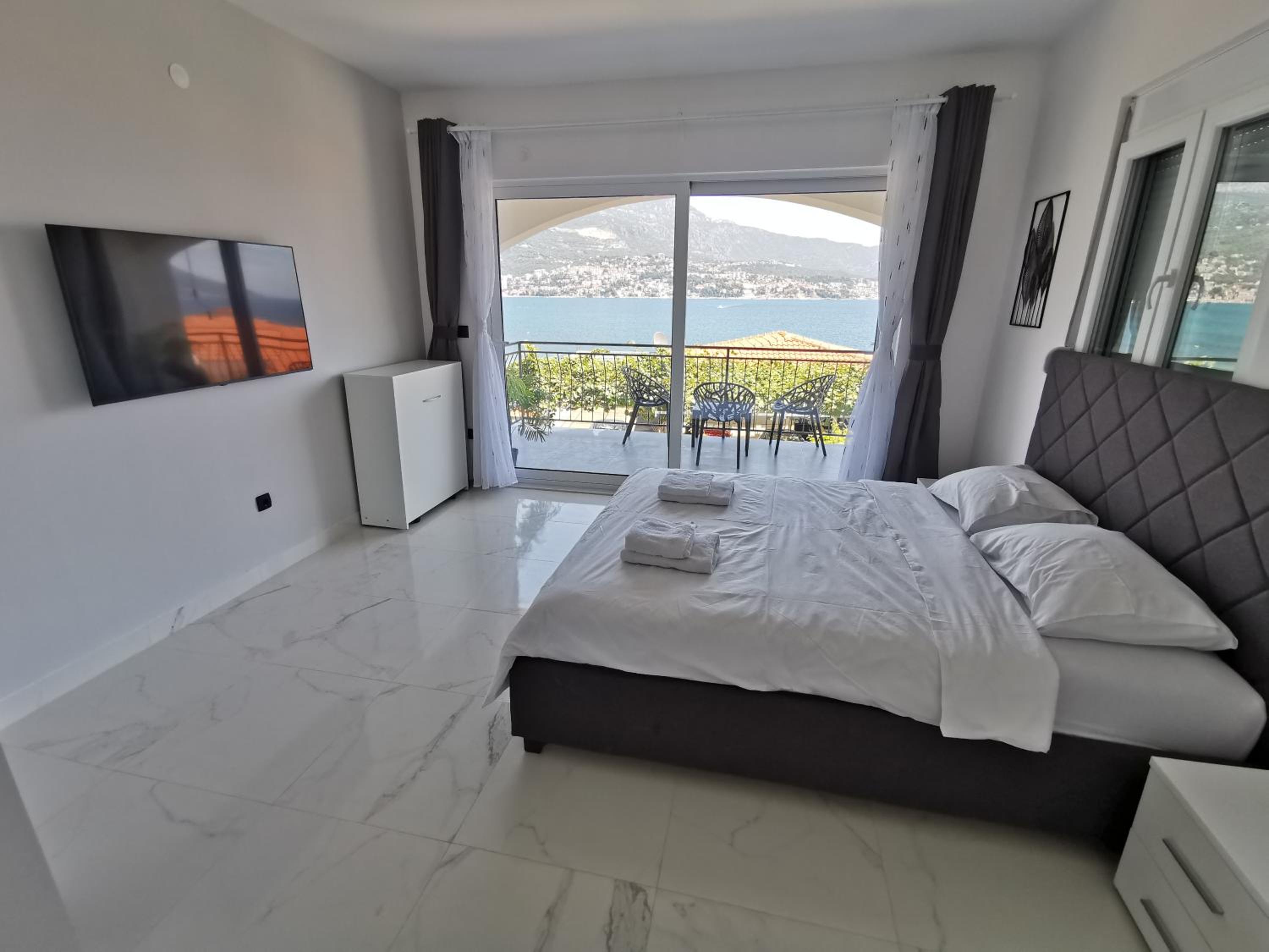 One-Bedroom Apartment with Balcony and Sea View