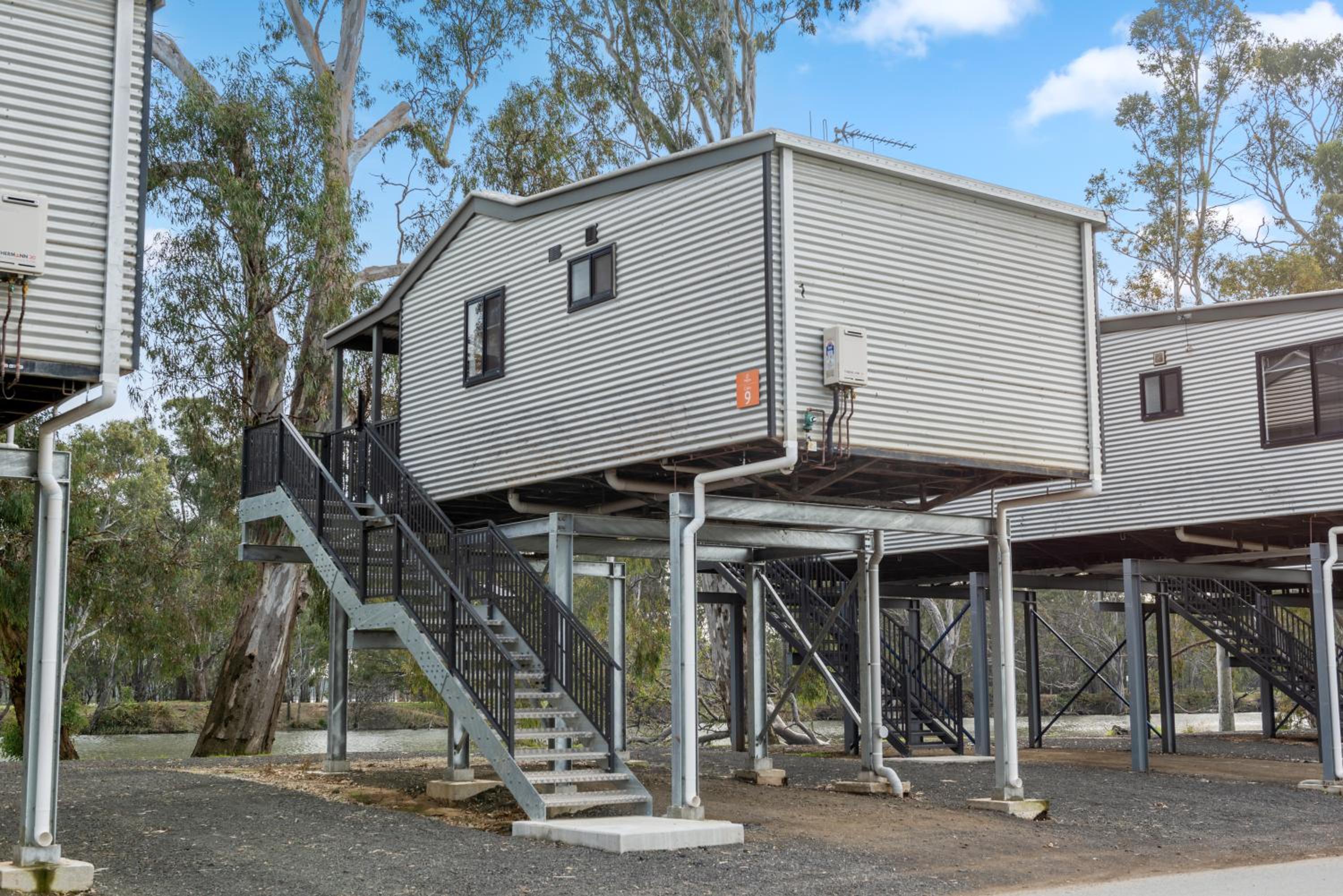 Superior Riverside 1 Bedroom Cabin - Sleeps 2 - Photo 2