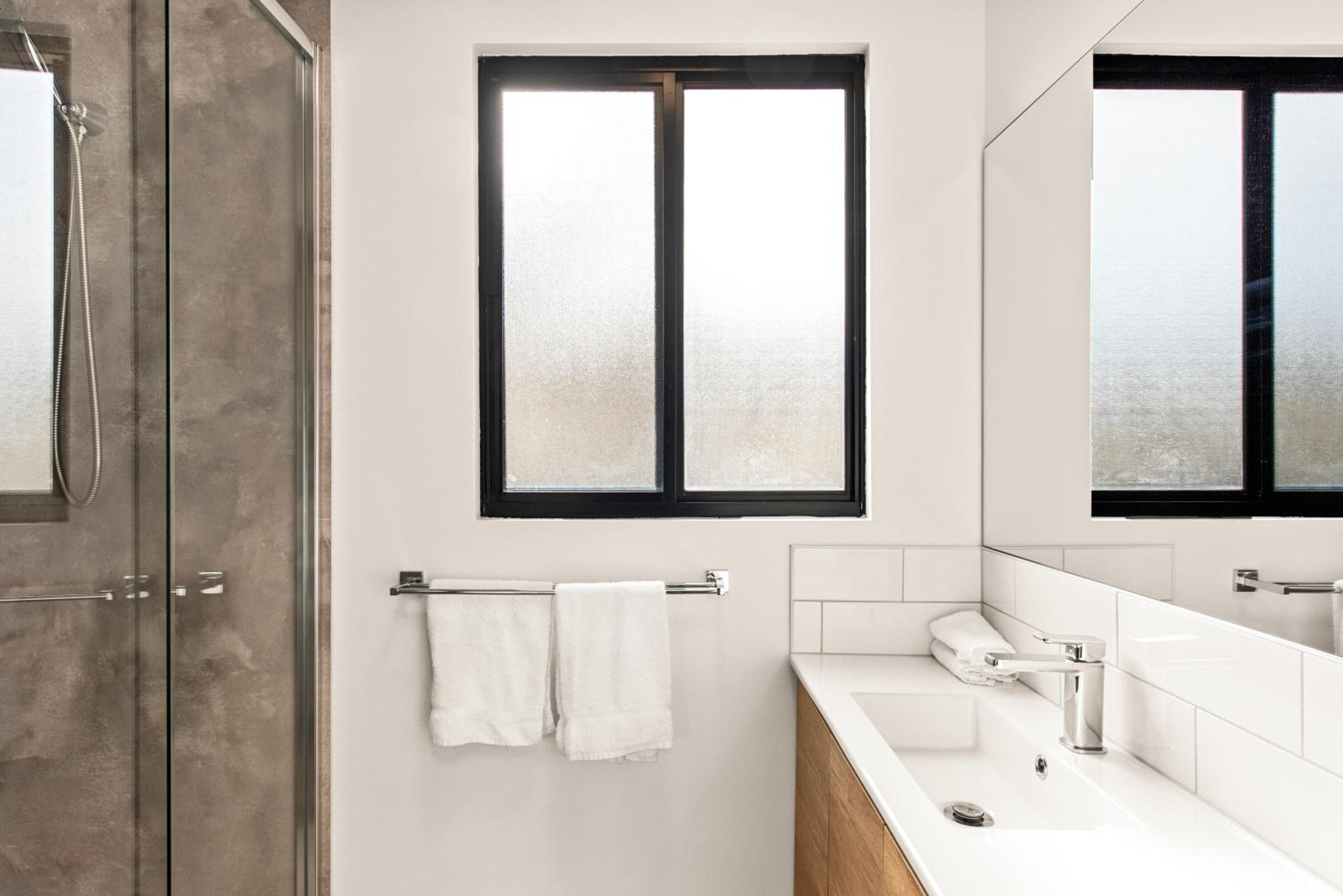 Standard 2 Bedroom Cabin – S7 Pet Friendly - Photo 6