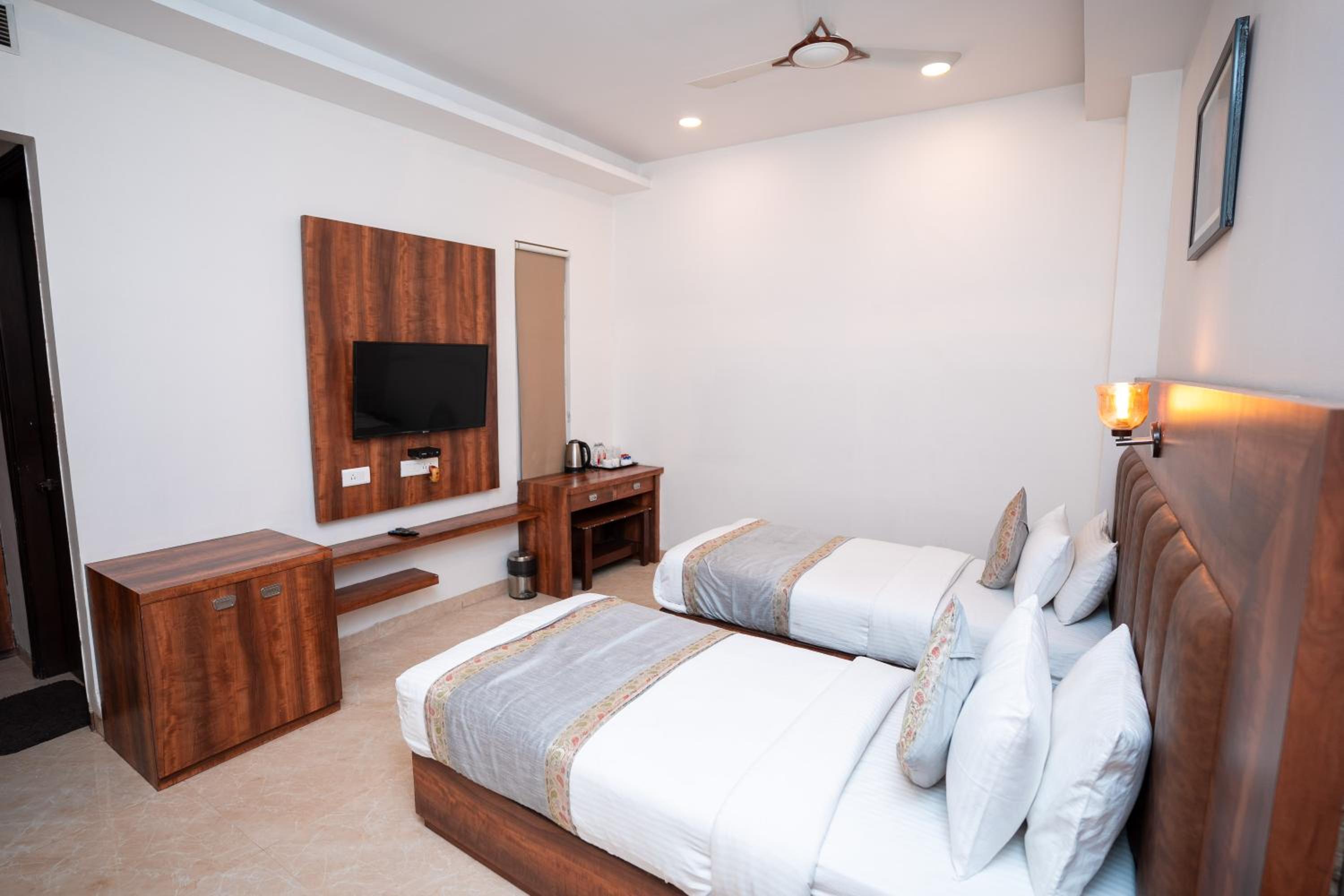 Deluxe Double Room - Photo 19