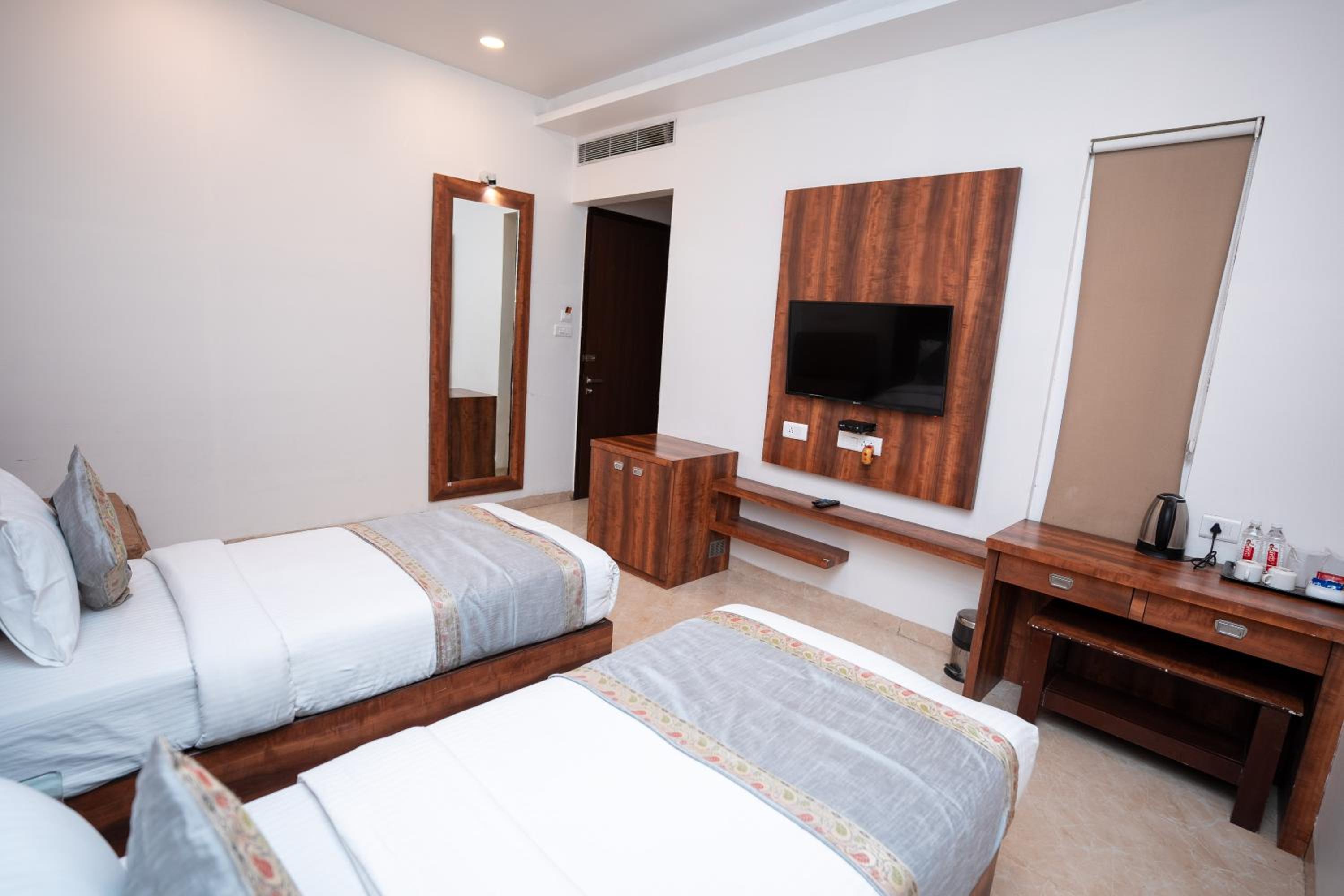 Deluxe Double Room - Photo 21