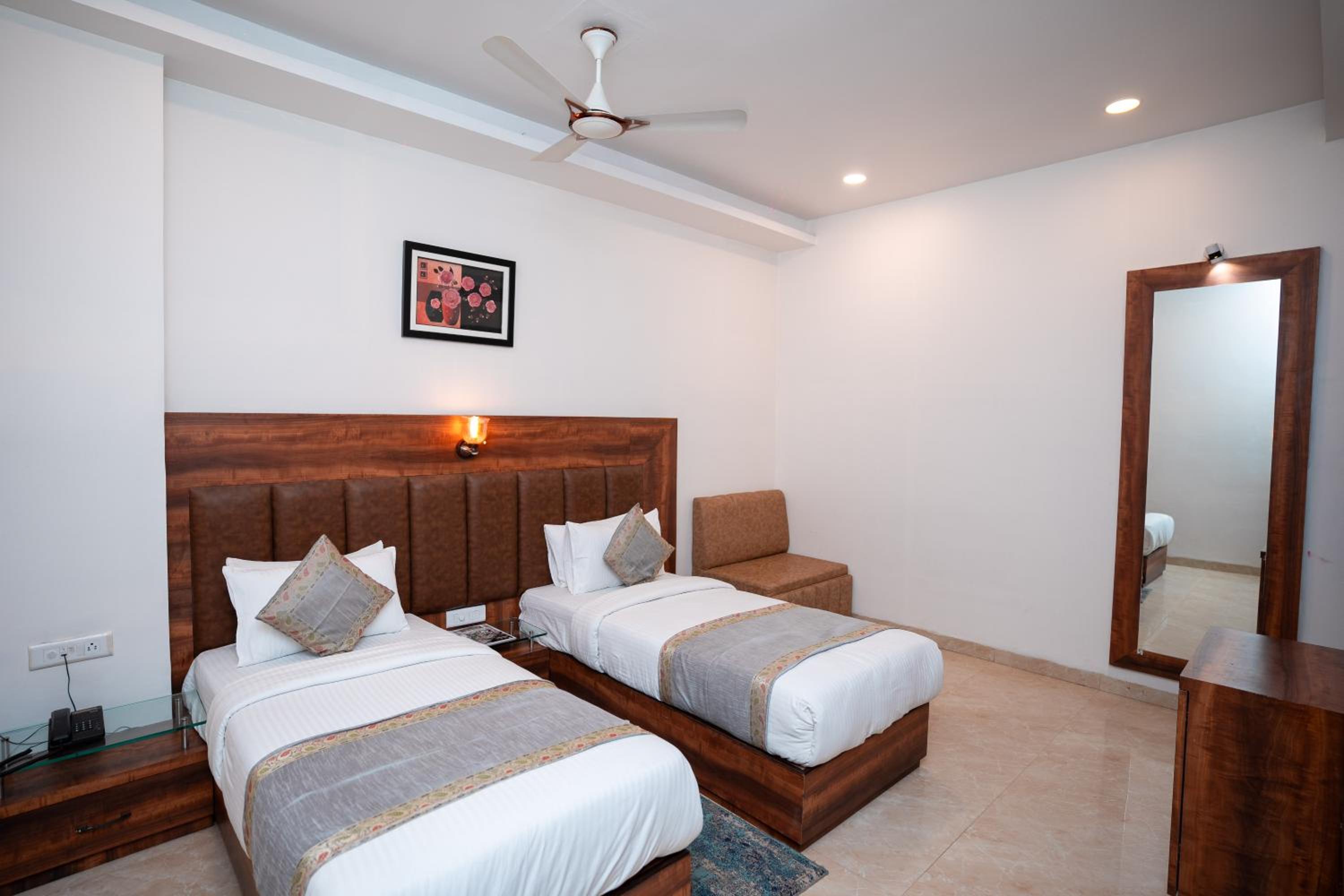 Deluxe Double Room - Photo 22