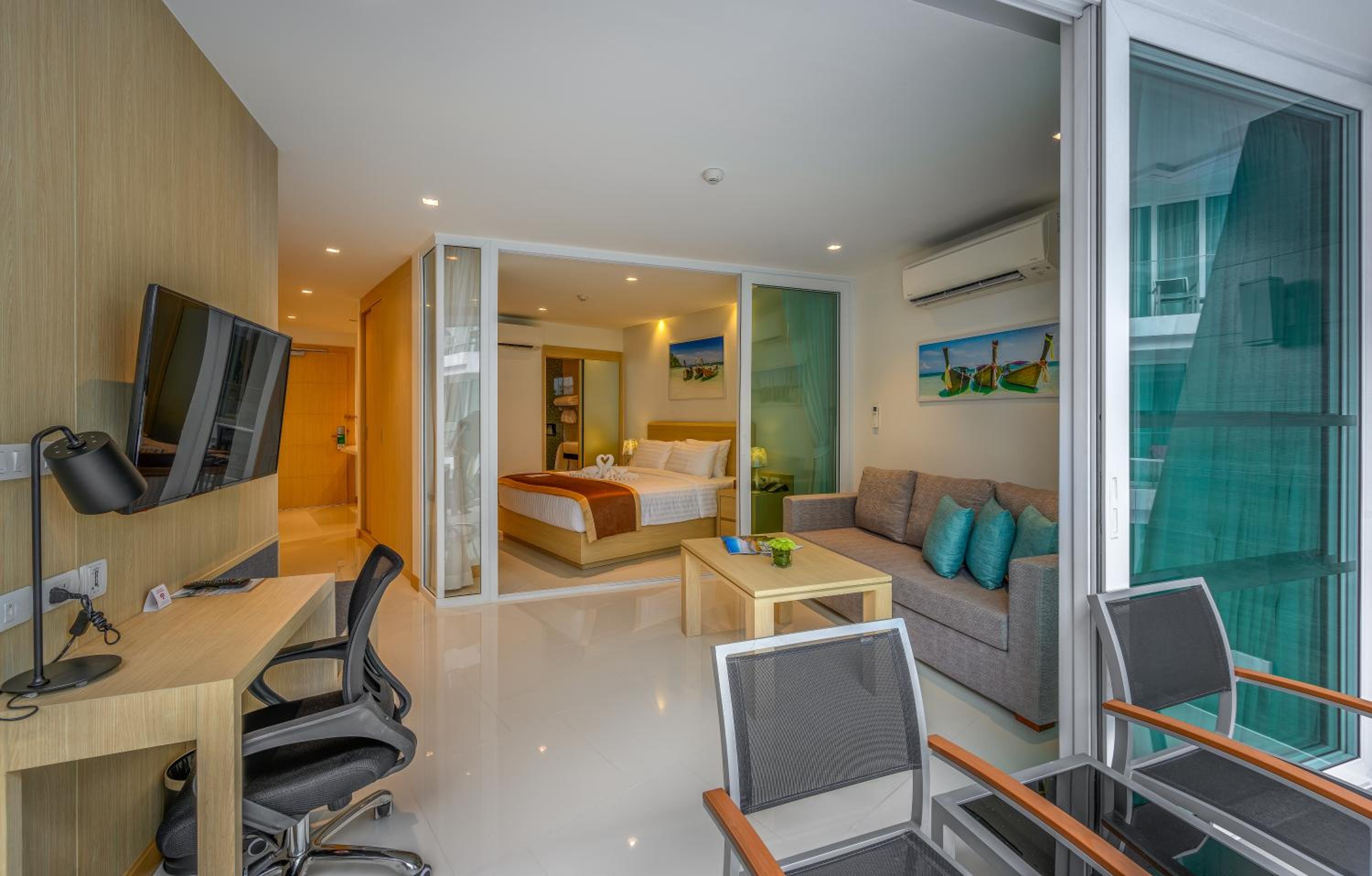  One Bedroom Suite with Partially Sea View - Photo 5