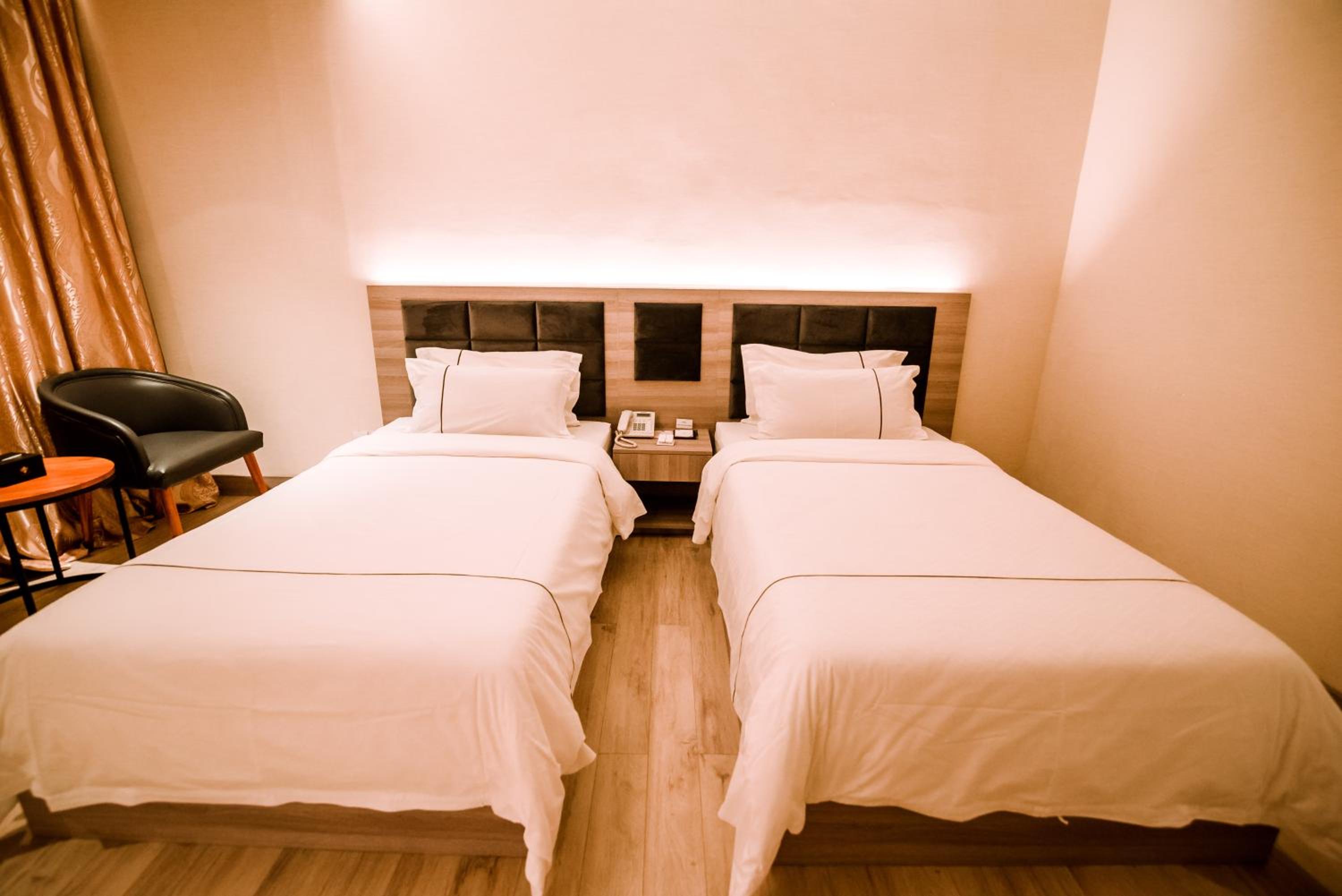Superior Twin Room - Photo 32