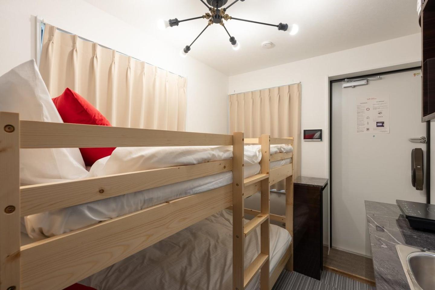 One-Bedroom Apartment photo 2